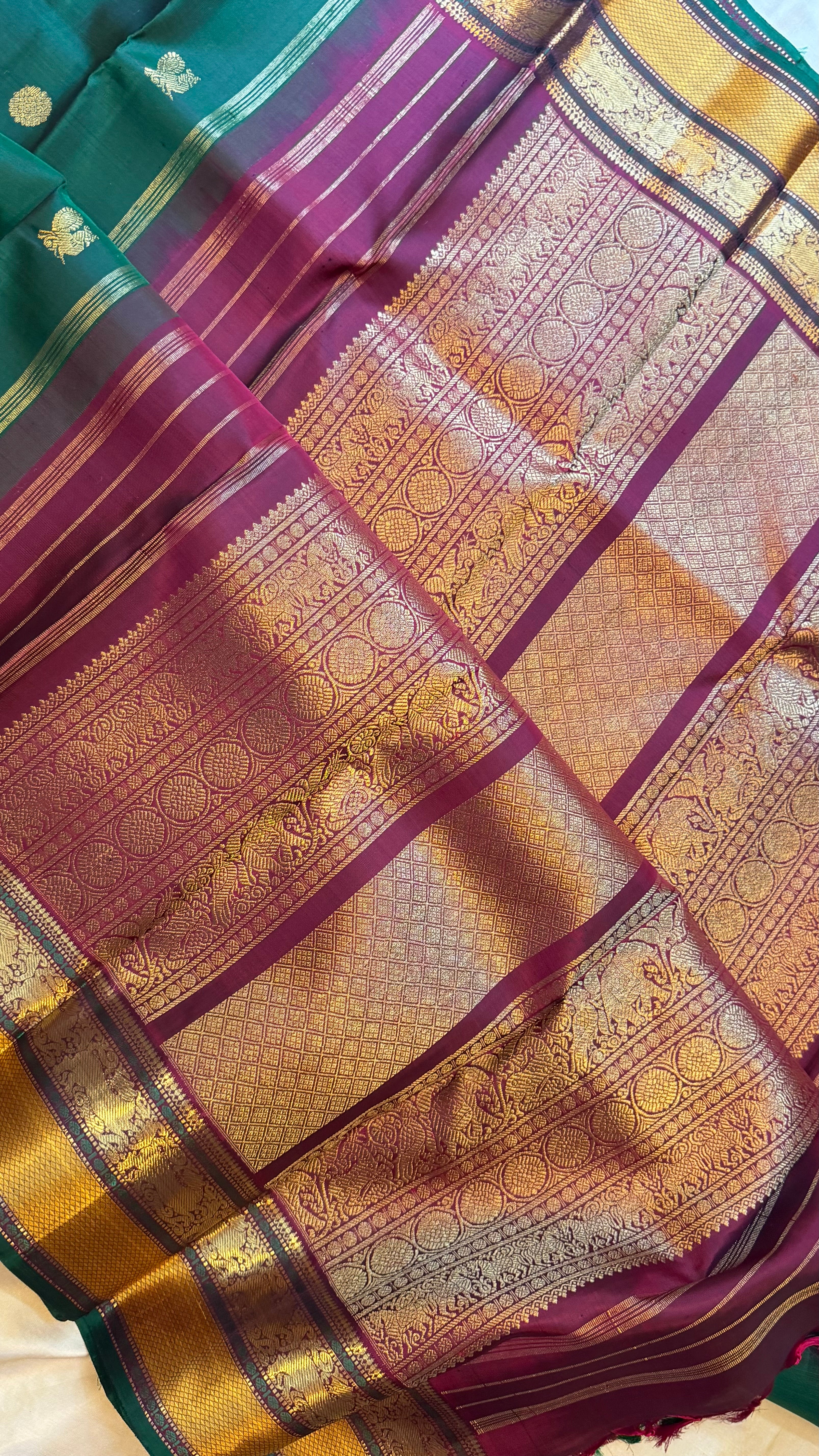 Dark green yazhli pet / Kanjipuram silk