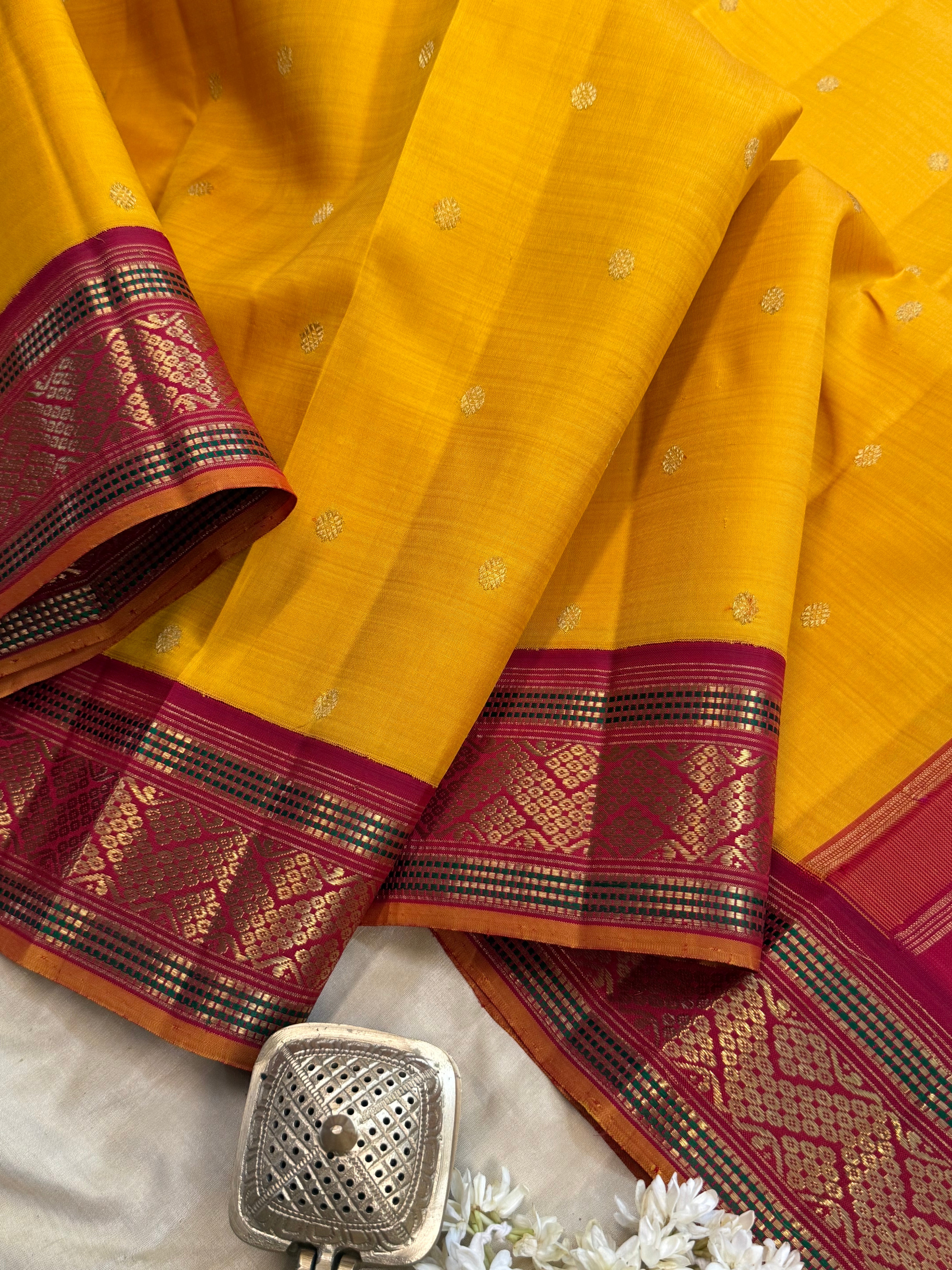 Manjal and araku kai korvai/ Kanjipuram silk