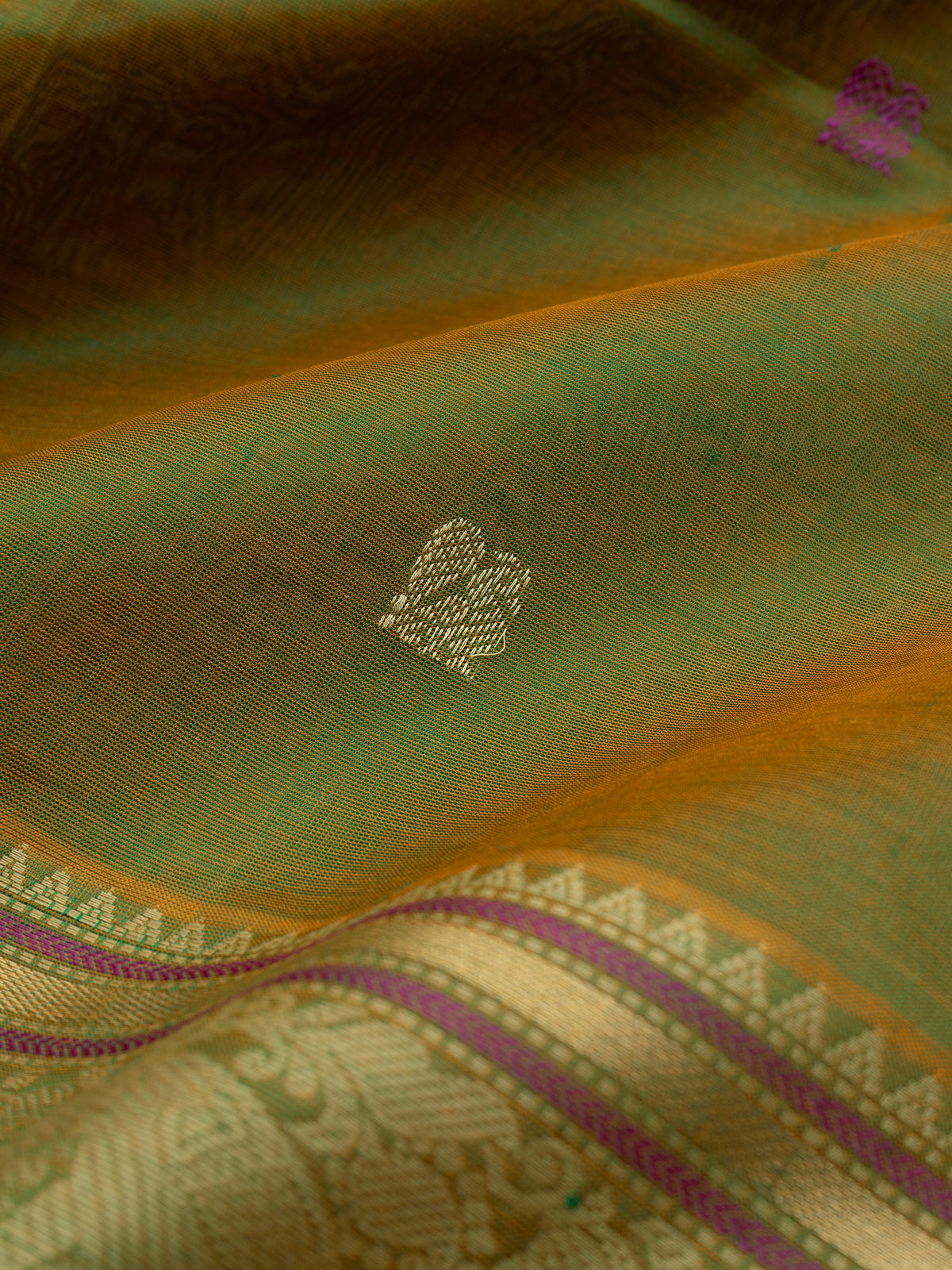 Manthulir body thread butta/Silk Cotton Saree CLSA10246