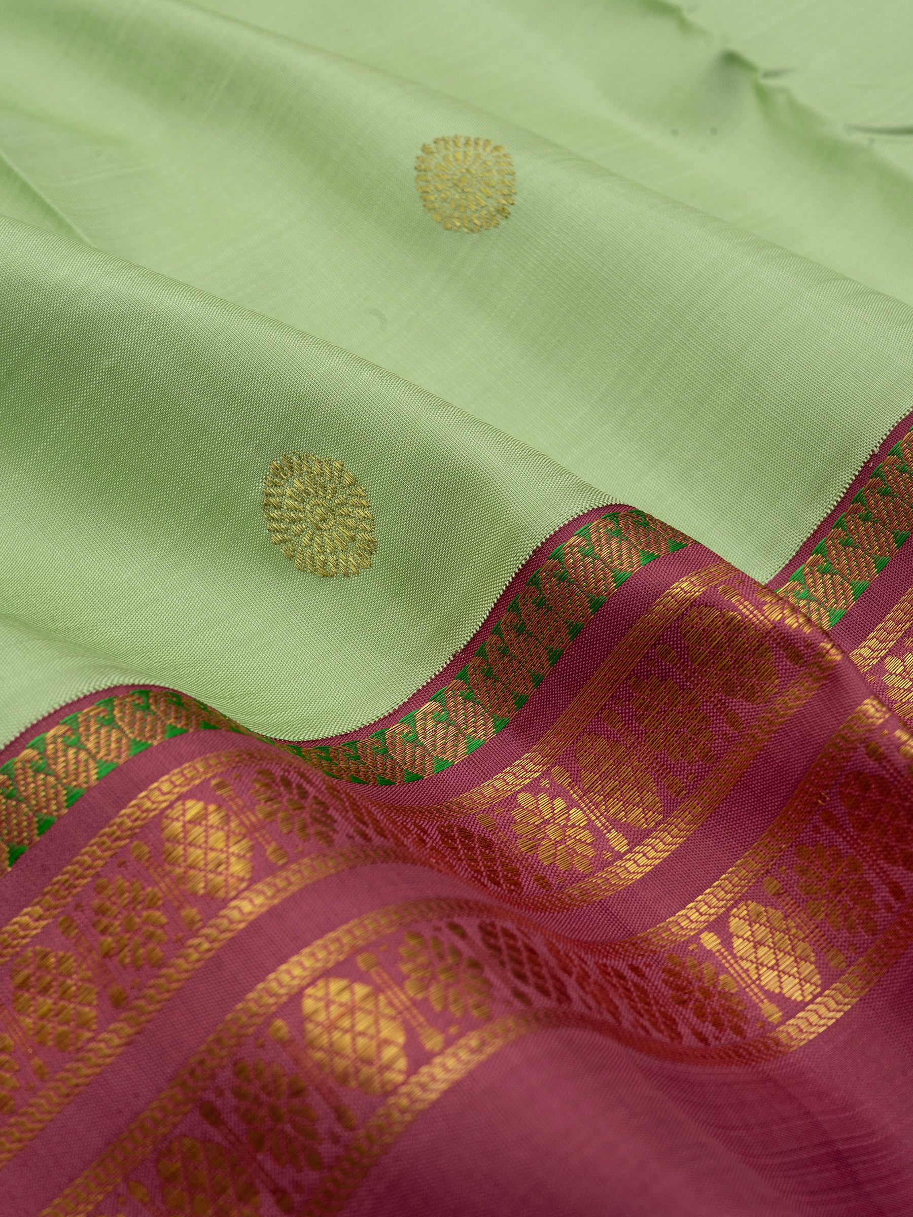 Master weaver Pista green and dusky pink kai korvai / Kanjipuram silk Saree CLSA3902