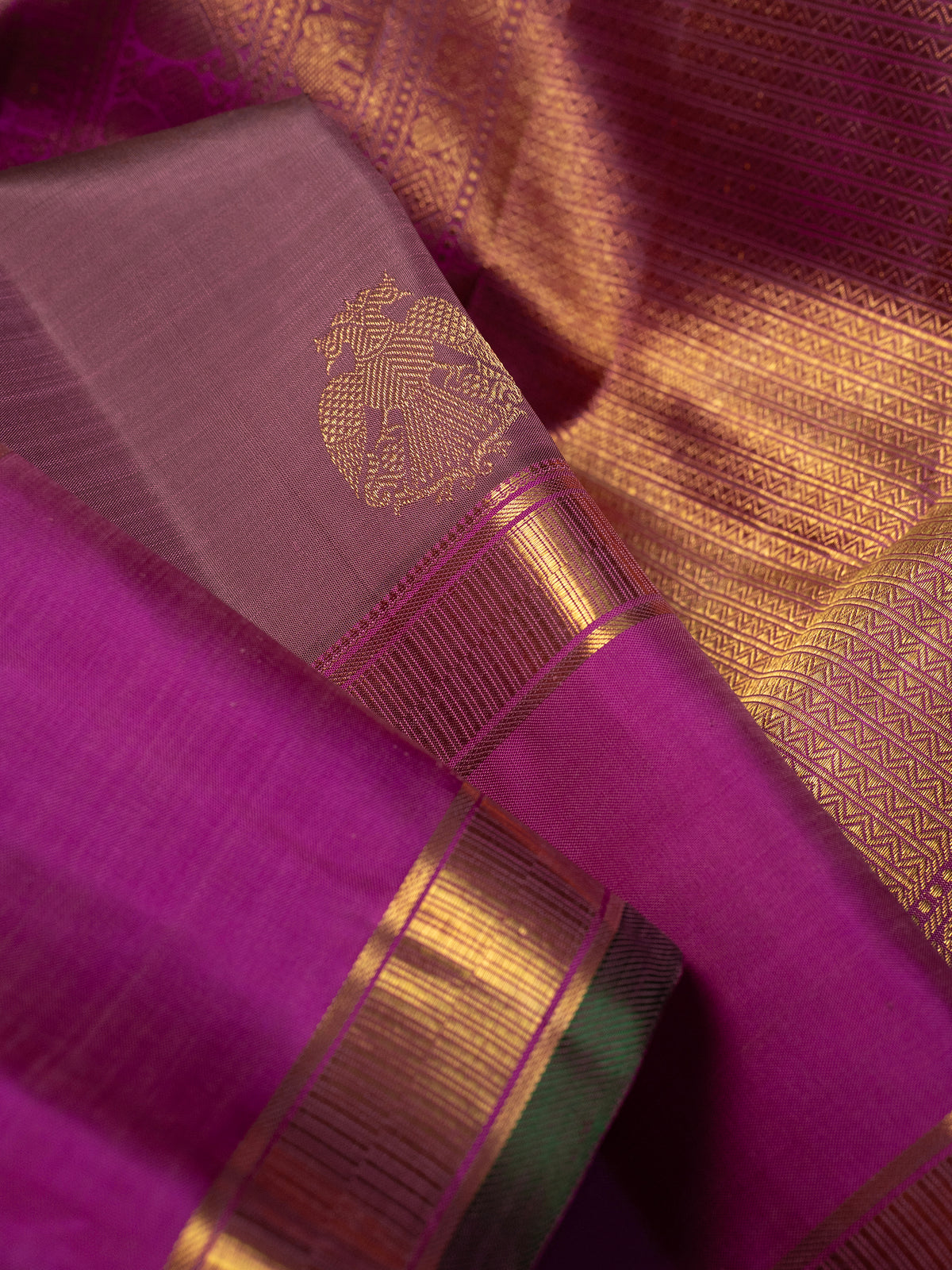 Unusal mauve bettu butta rettapet border/ Kanjipuram Silk Saree