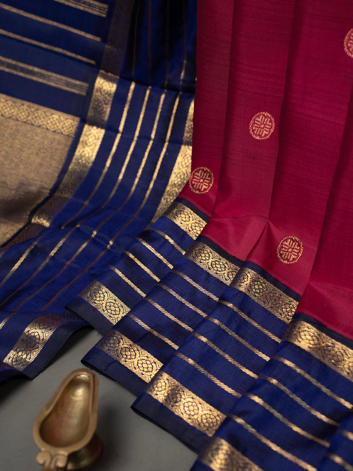 Deep red and deep blue varisapet border kai korvai/ Kanjipuram Silk Saree CLSA10765