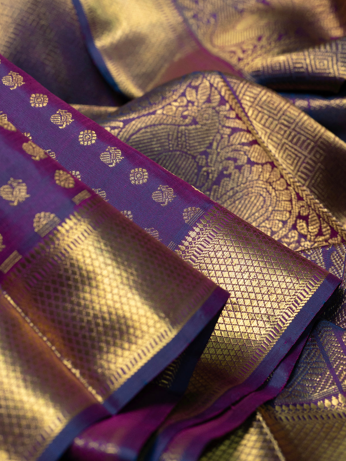 Deep purple long pallu annam and chakram butta / Kanjipuram Silk Saree CLSA6839