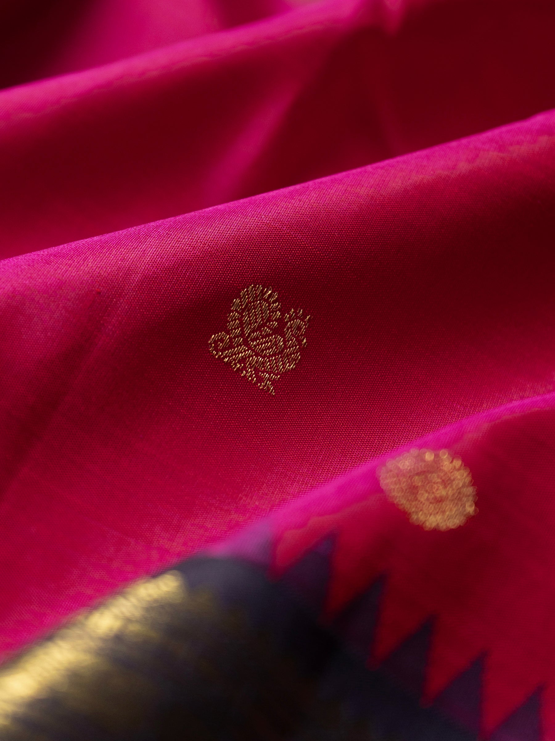 Fuchsia pink Annam chakram Butta /Kanjipuram Silk Saree CLSA8539