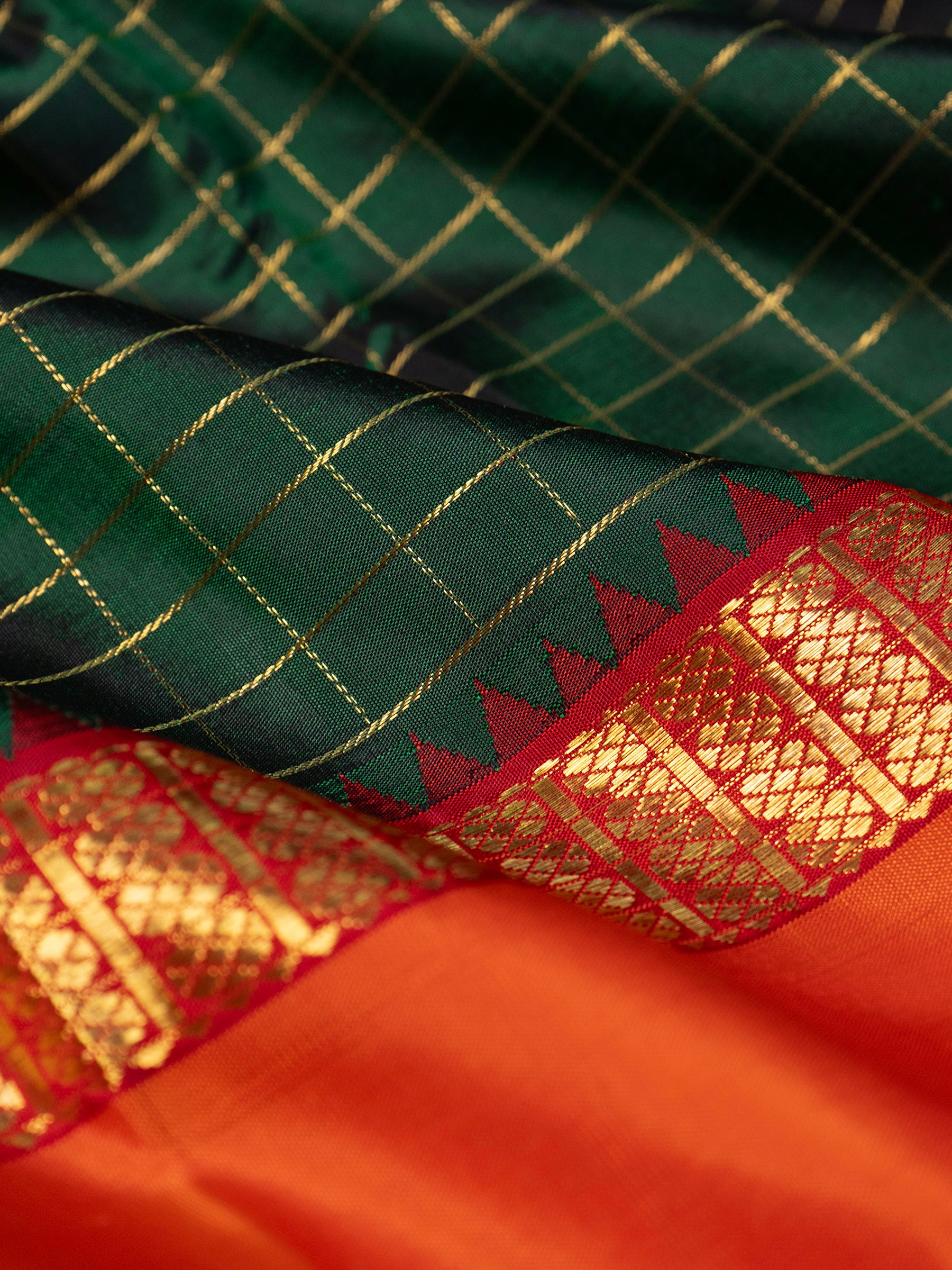 Dark green Zari Kattam / Kanjipuram Saree CLSA9102