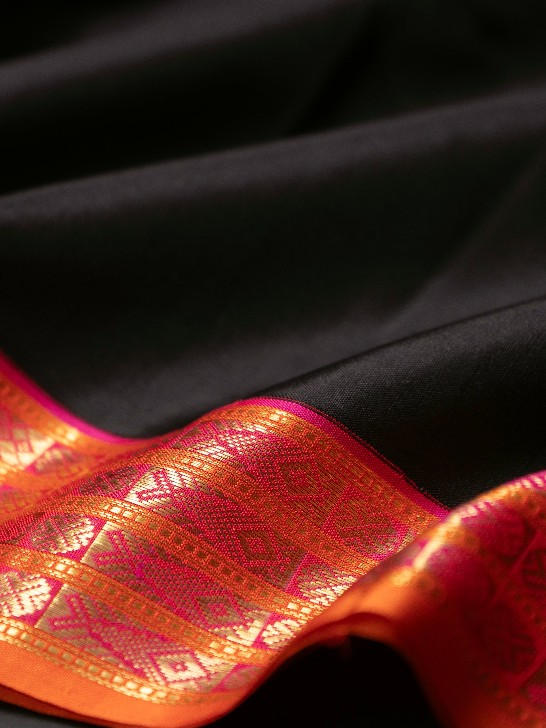 Black Korvai Bomkai palla Kanjipuram Saree CLSA9141
