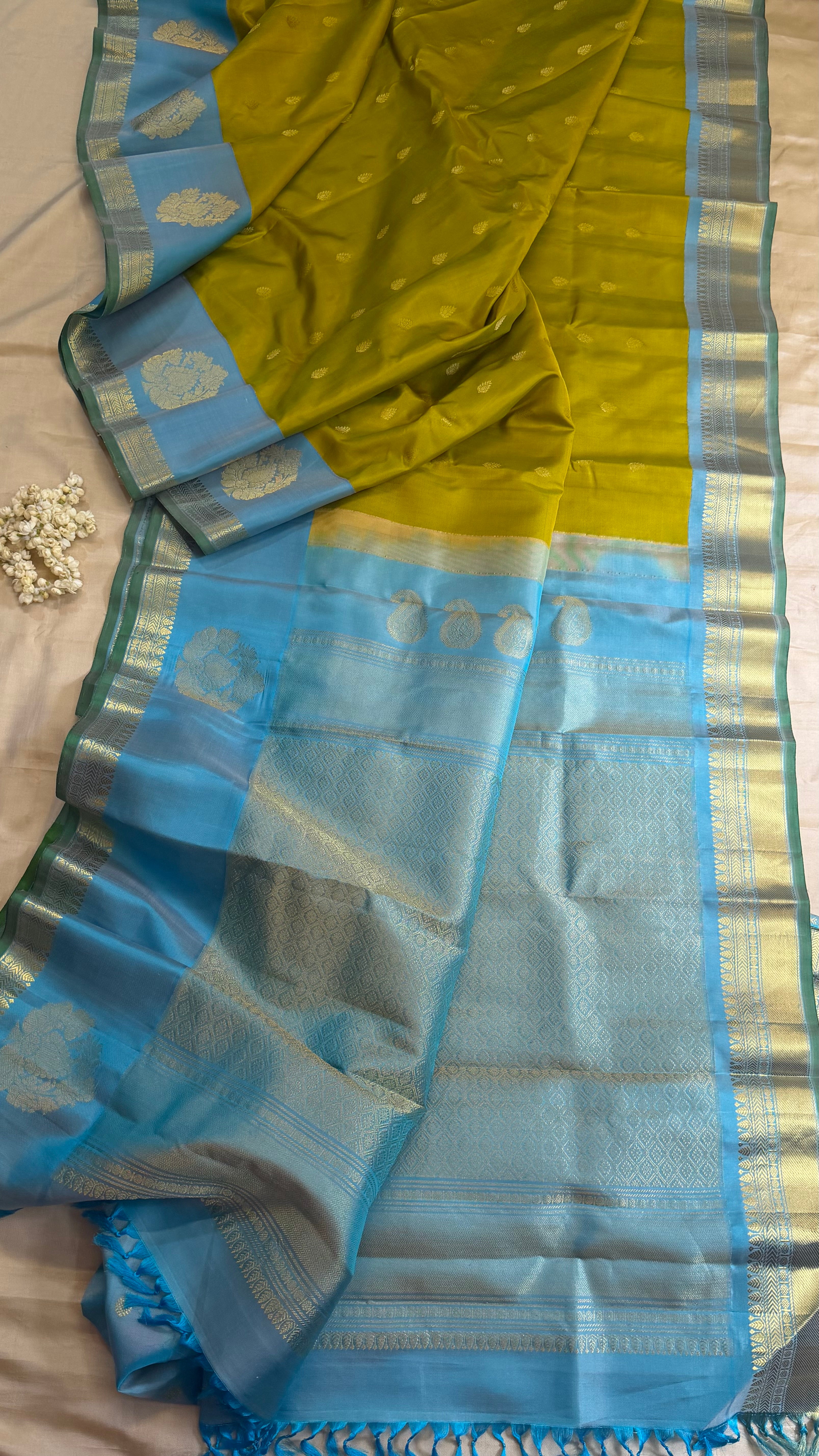 Sampanga green beetu Butta / Gadwal silk