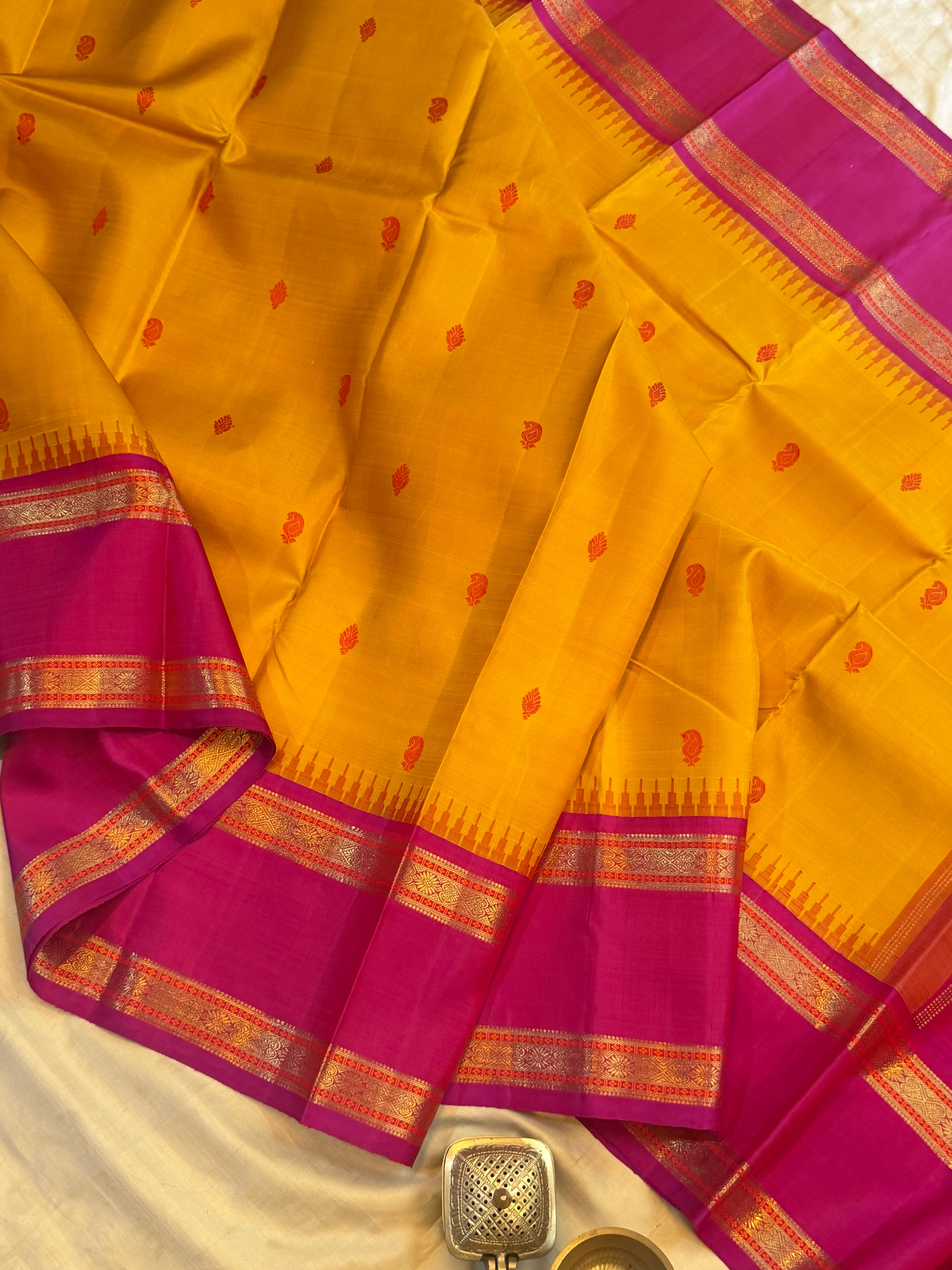 Mustard yellow retta pet Kai Korvai / Kanjipuram silk