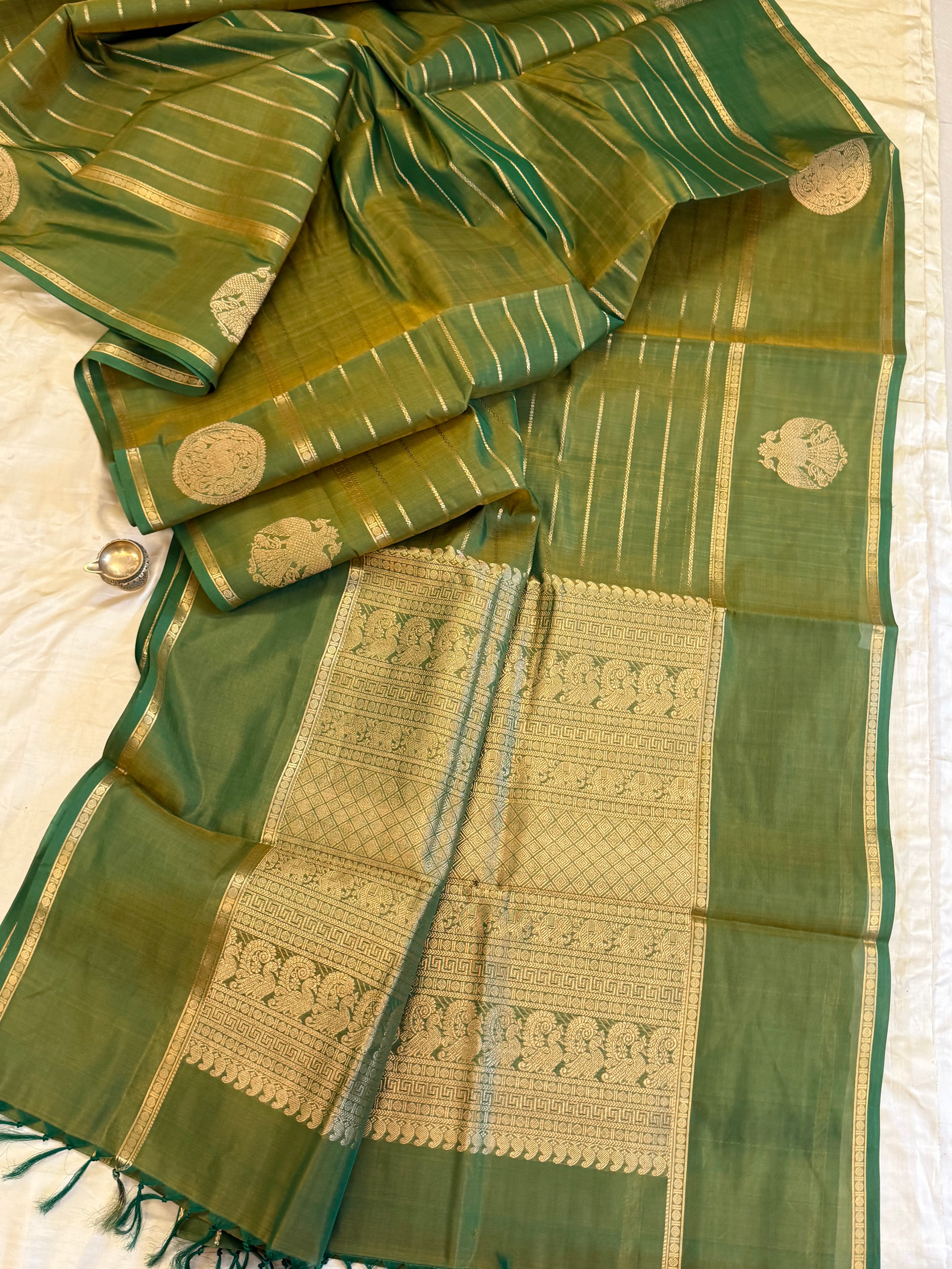 Green veldhari border butta / Silk cotton