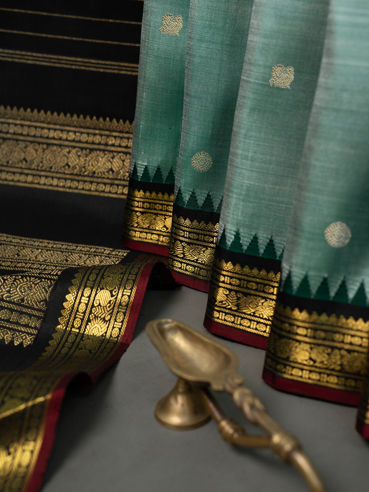 Unusual pastel green small temple /Kanjipuram Silk Saree CLSA11662