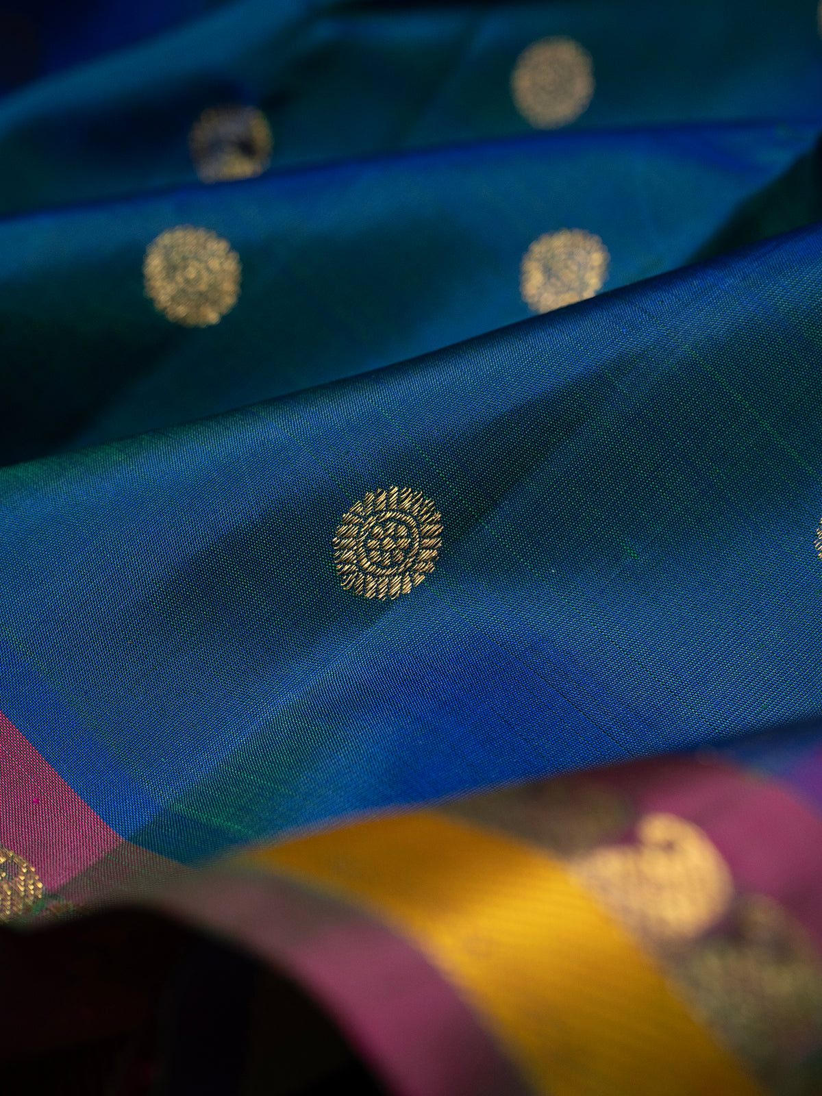 Mayilkazhuthu small pet pure Kanjipuram Silk Saree CLSA12305