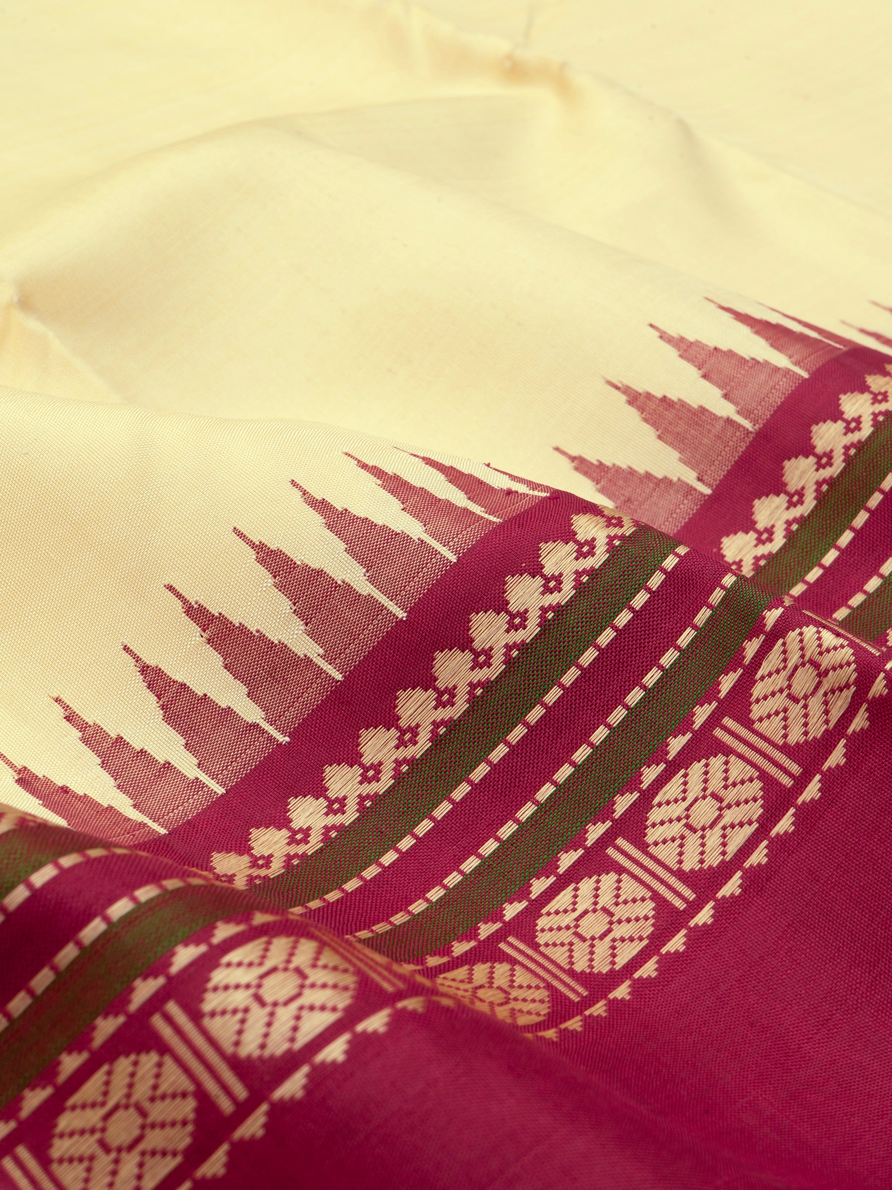 Offwhite ganga jamuna border/ Arani Silk Saree CLSA2574