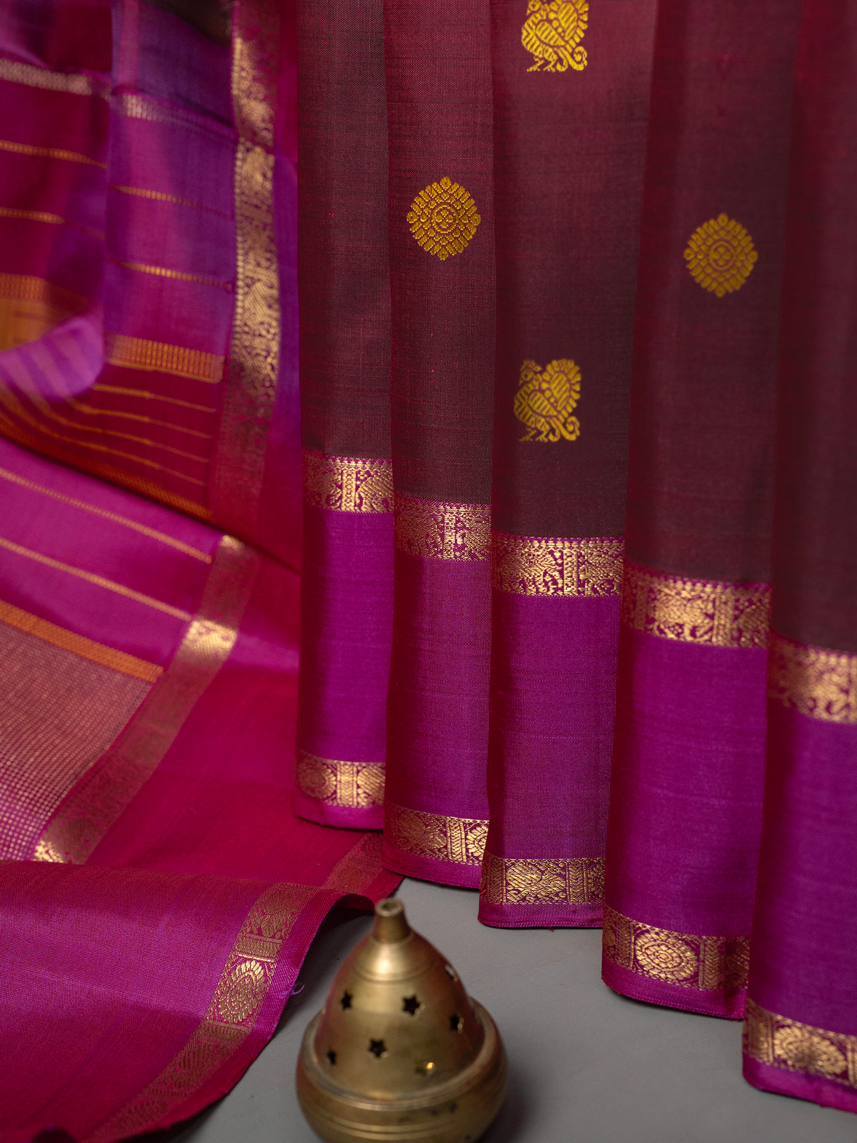 Paaku Annam chakram Butta Kanjipuram Silk Saree CLSA5569