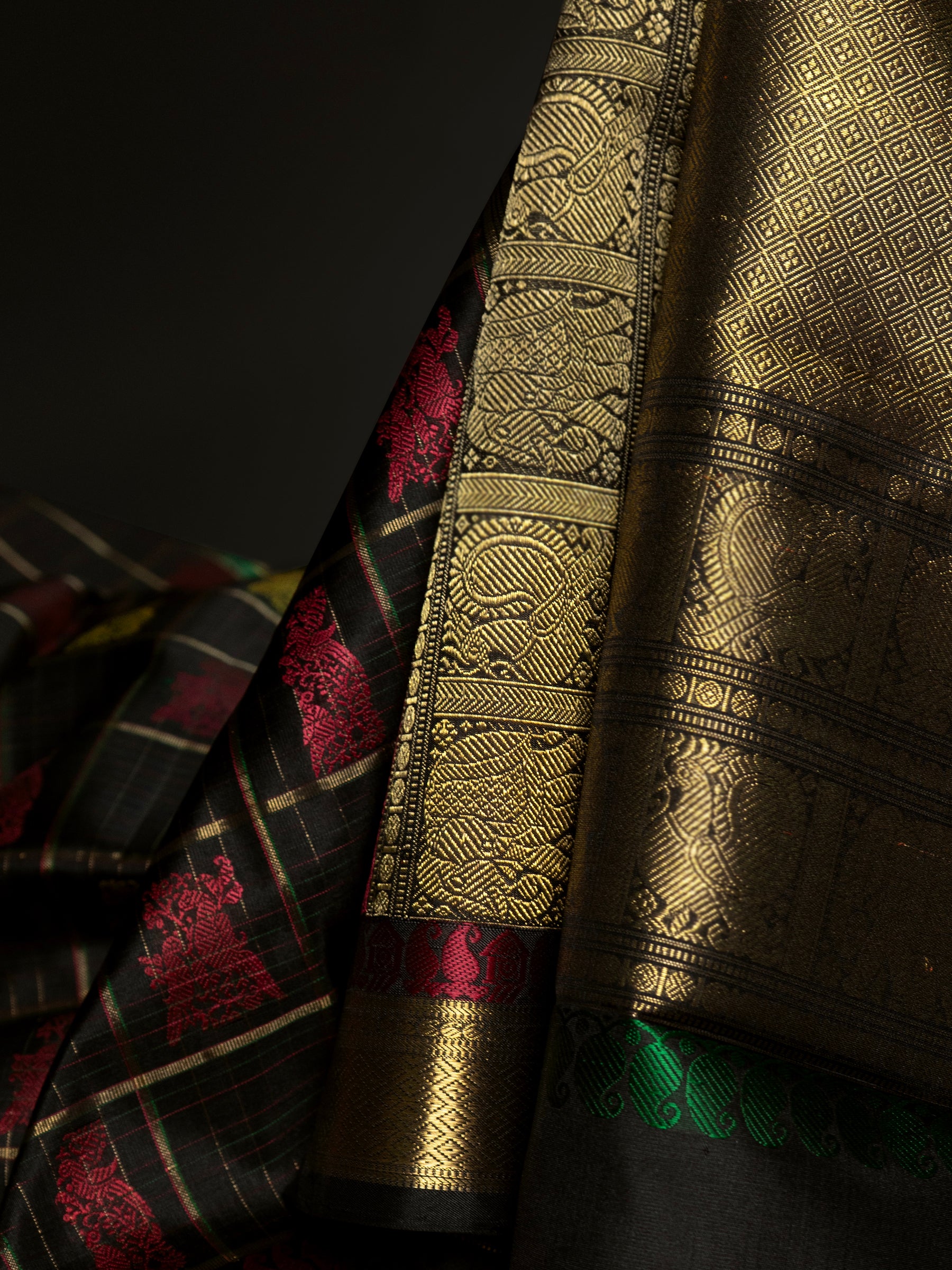 Black kattam thread butta ganga jamuna border style/ Kanjipuram Saree