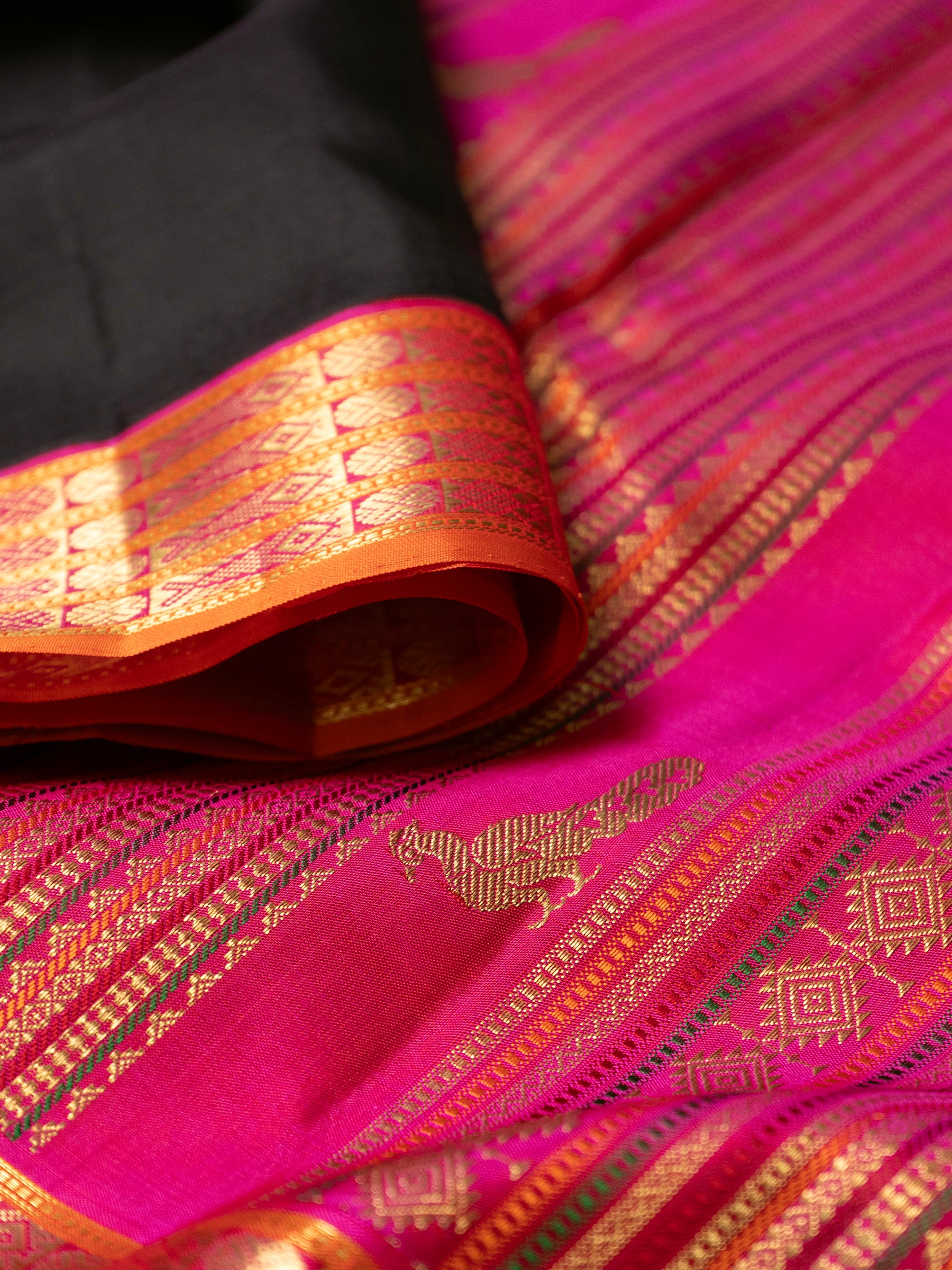 Black Korvai Bomkai palla Kanjipuram Saree CLSA9141