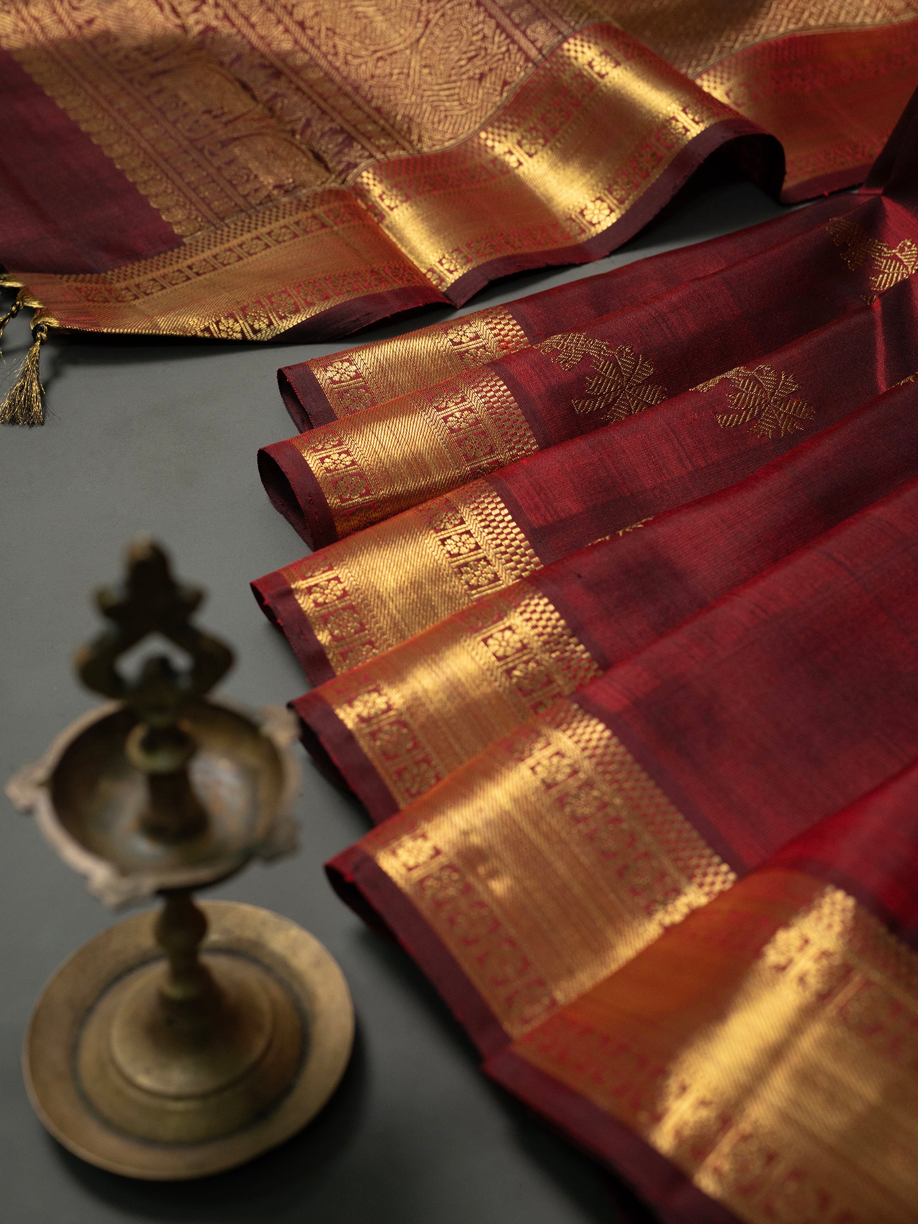 Podi colour yaanai Butta Kanjipuram Silk Saree CLSA