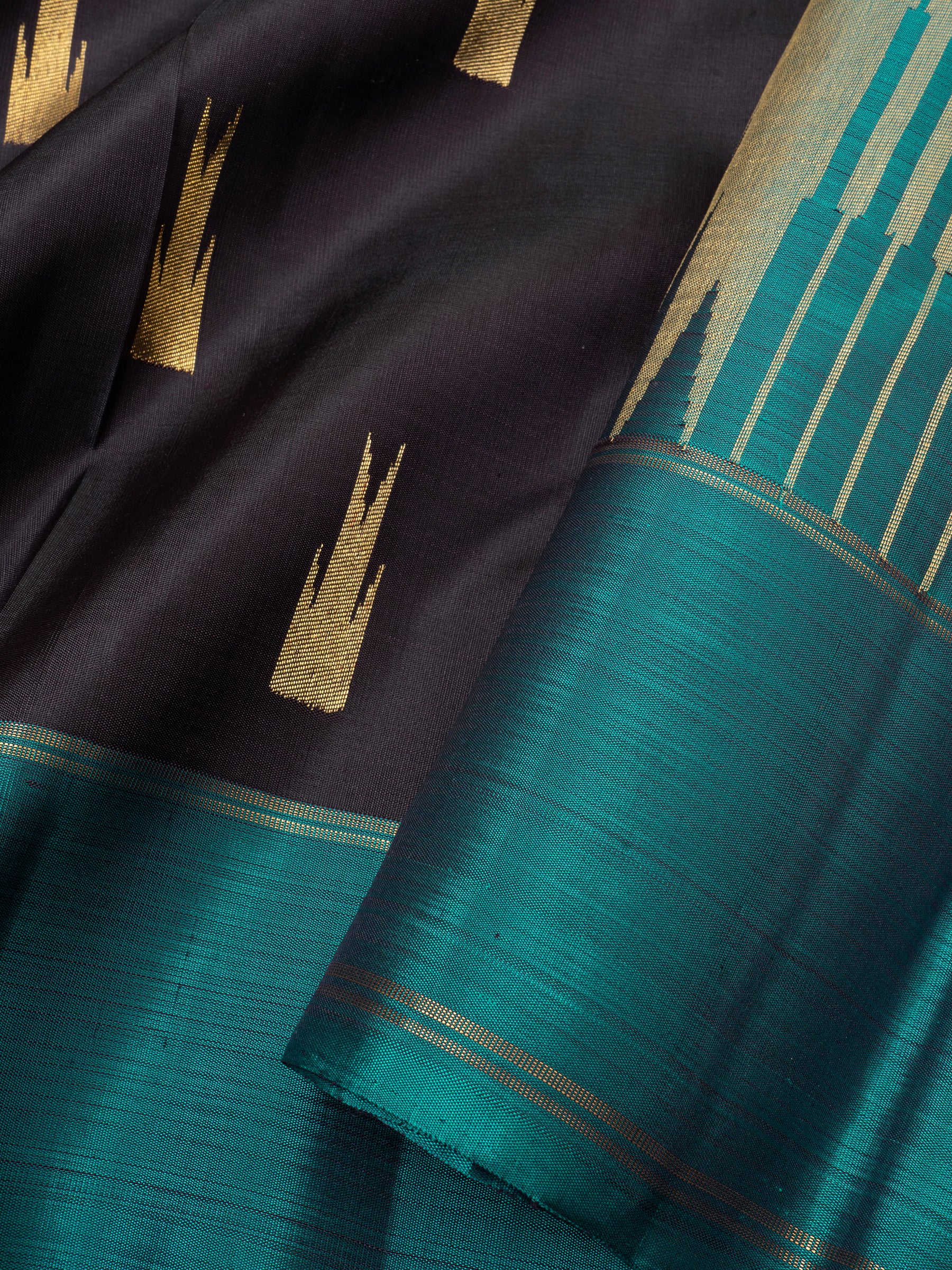 Black and rama green temple body butta / Kanjivaram Silk Saree CLSA5098