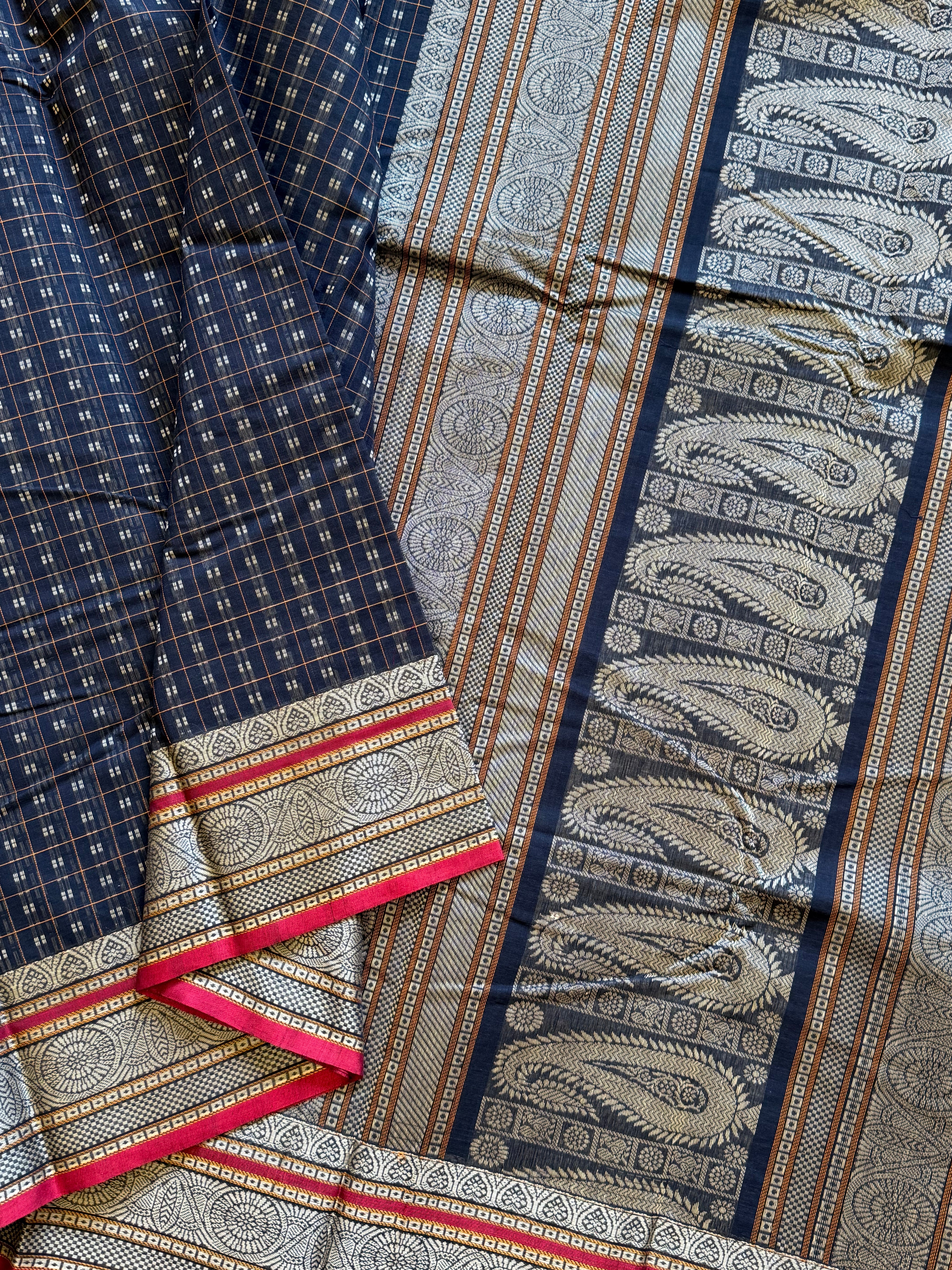 Black button Laksham Butta / Kanchi cotton