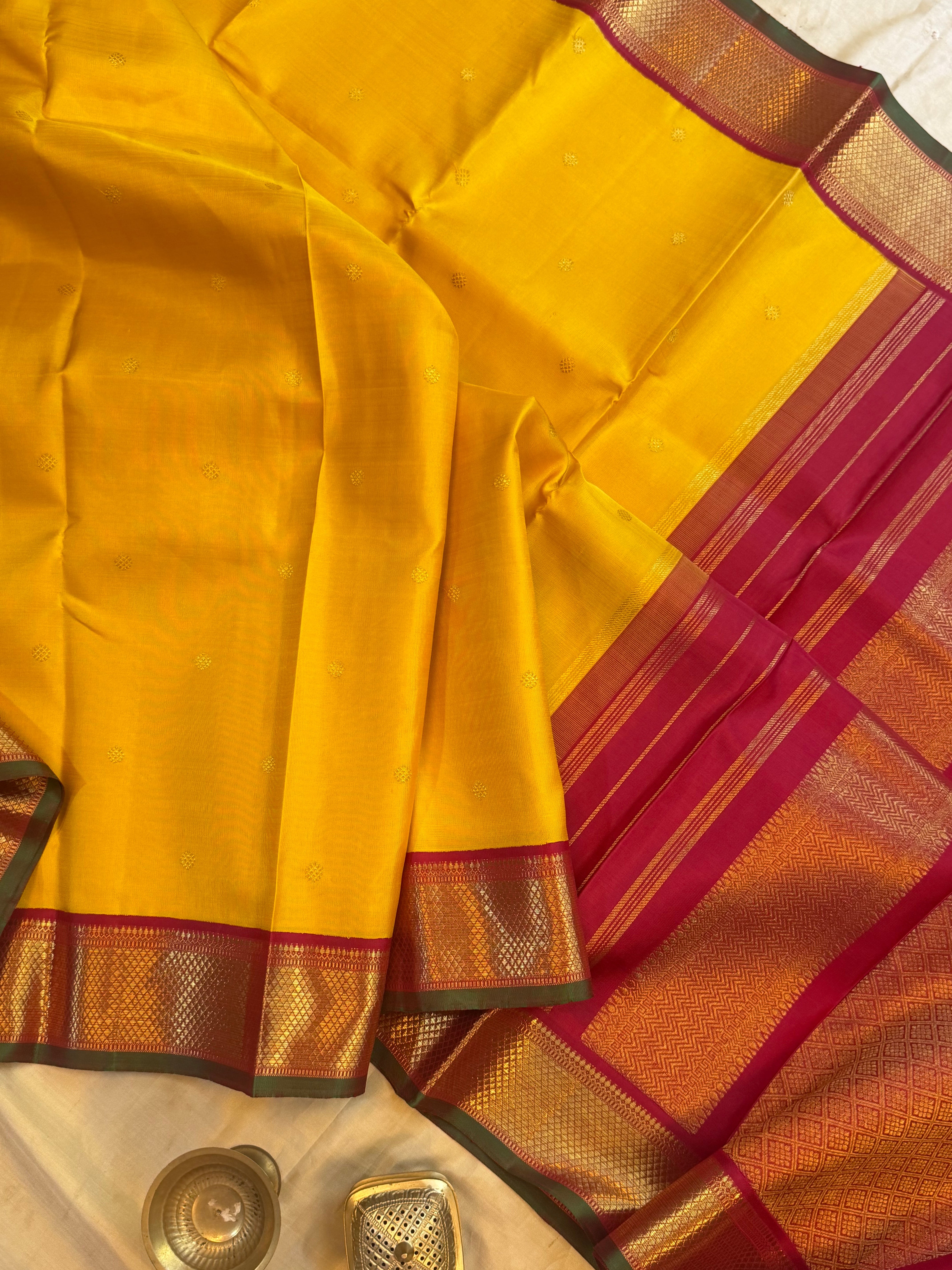 Mustard yellow Korvai. / Kanjipuram silk