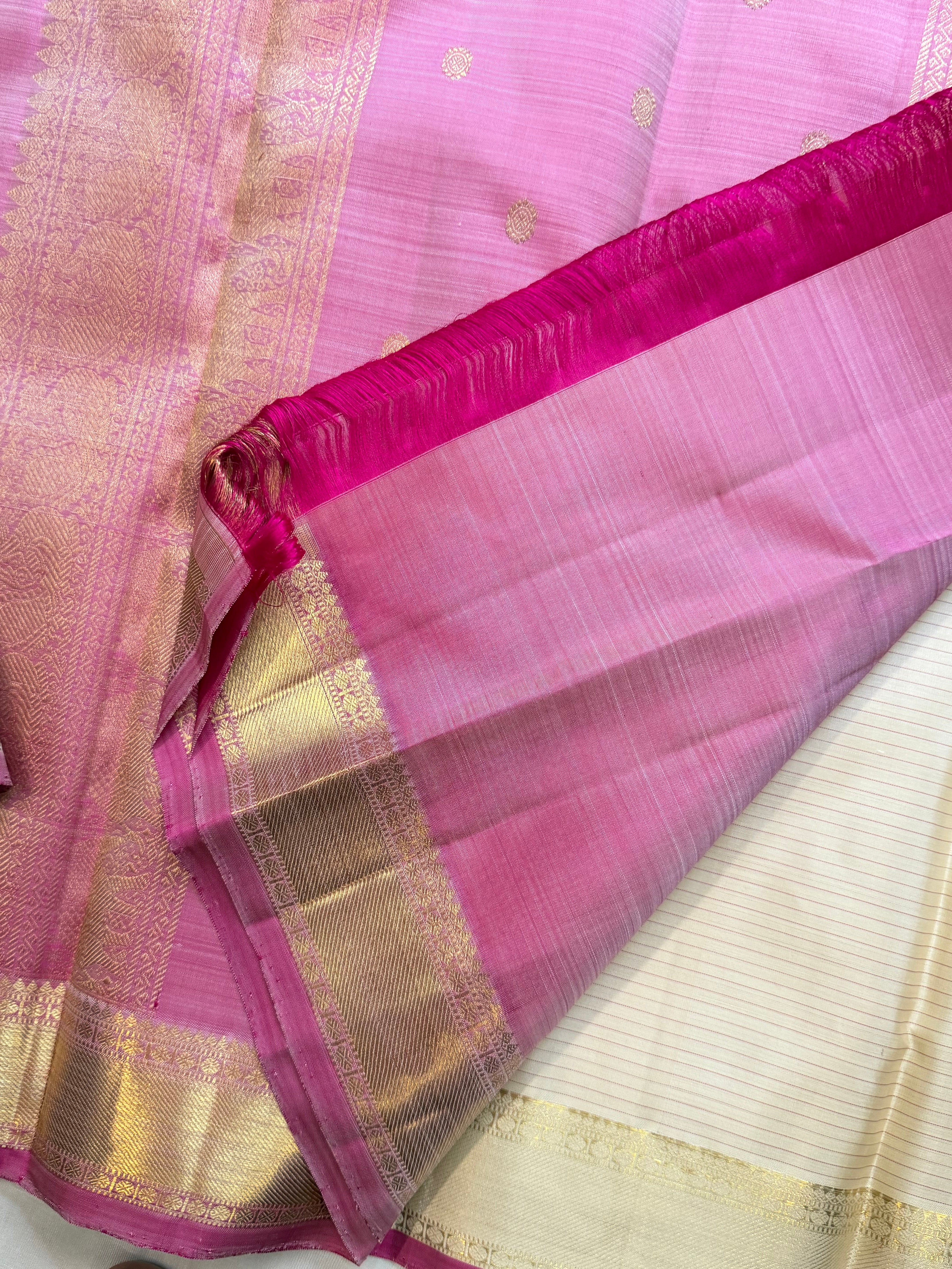 Malligai : off white thread Oosi Butta Zari Kanjipuram silk