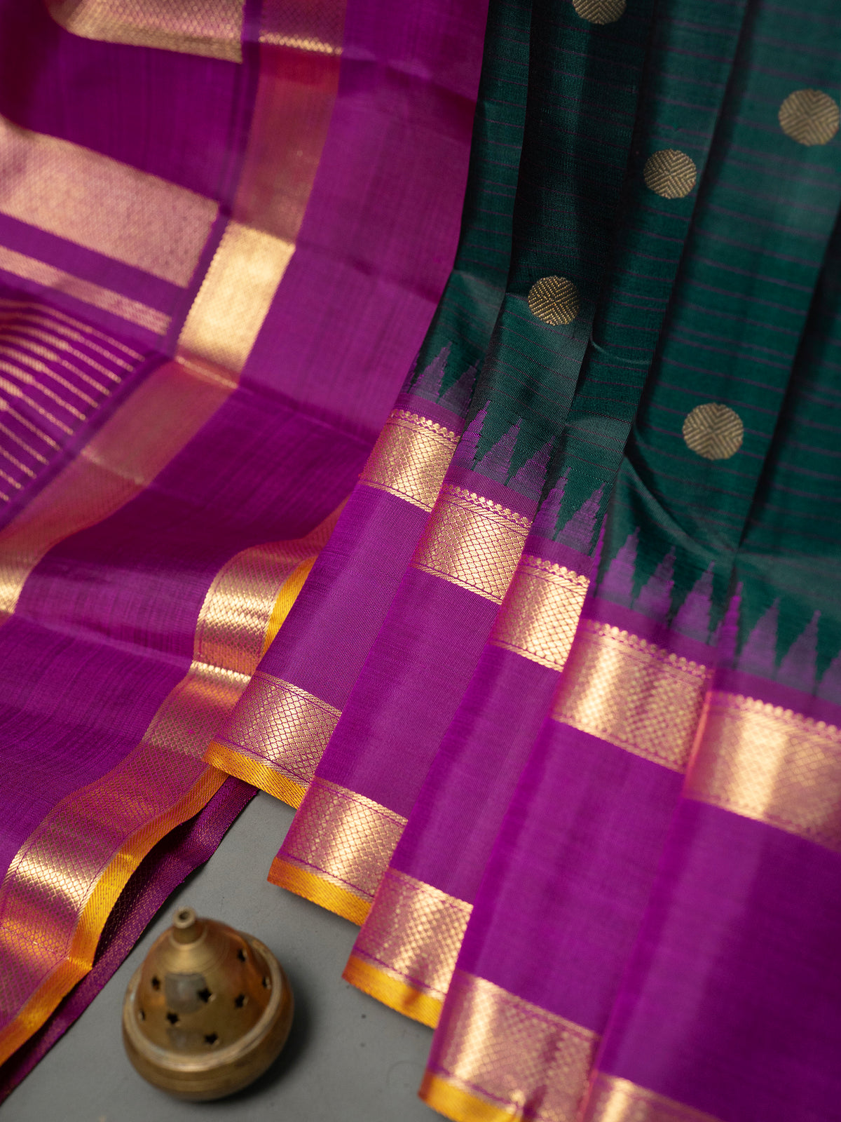 Bottle green and body thread line with Zari butta korvai pure zari/Kanjipuram Silk Saree CLSA10612