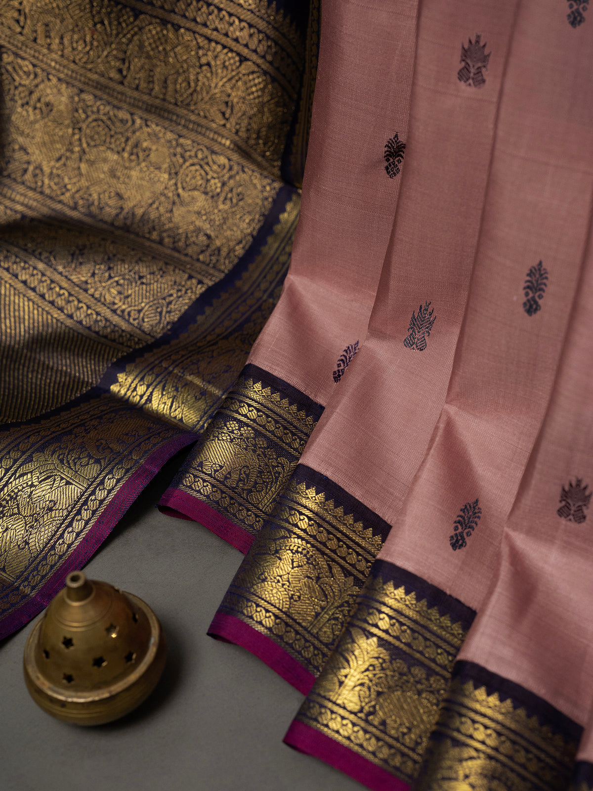 Geva shade thread butta and deep purple kai korvai/ Kanjipuram Silk Saree CLSA3686