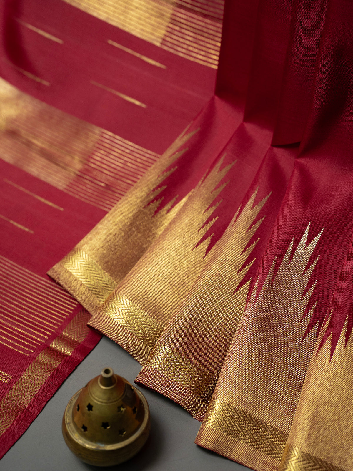 Red 8 kol temple border/ Kanjipuram Silk Saree CLSA476
