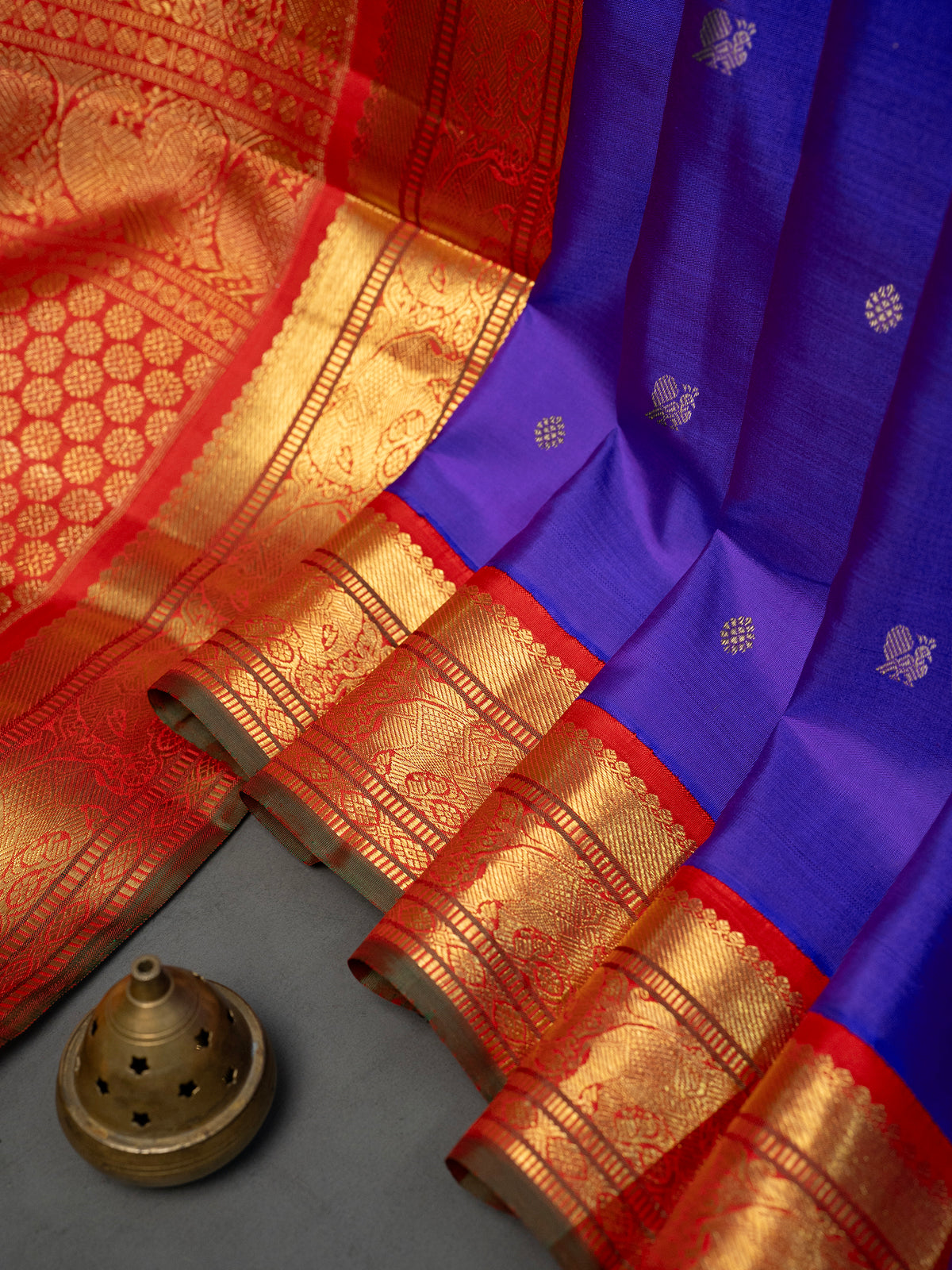 Ink blue and red kai korvai/ Kanjipuram Silk Saree CLSA8050