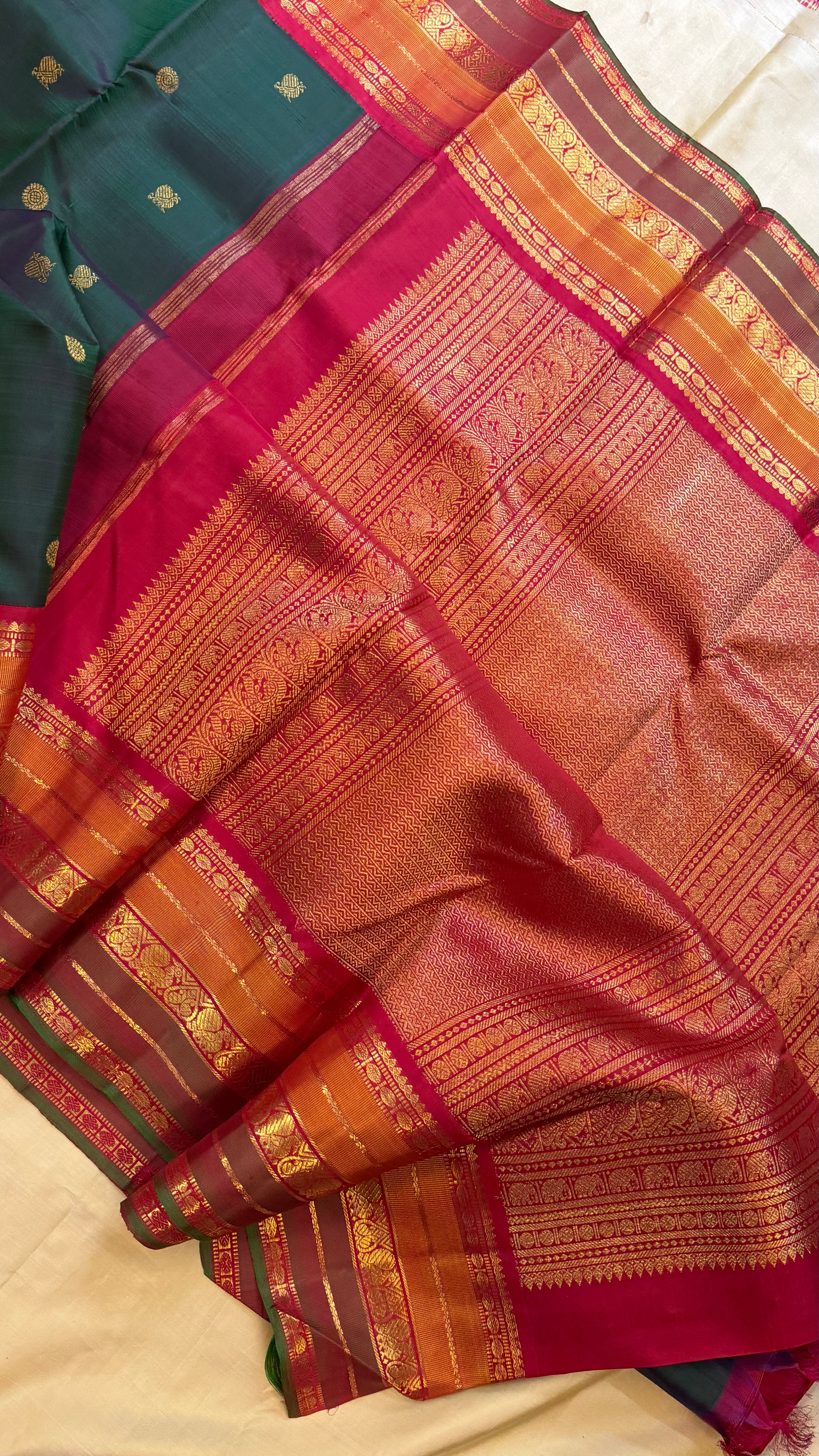 Green varisapet border kai korvai/ Kanjipuram Silk