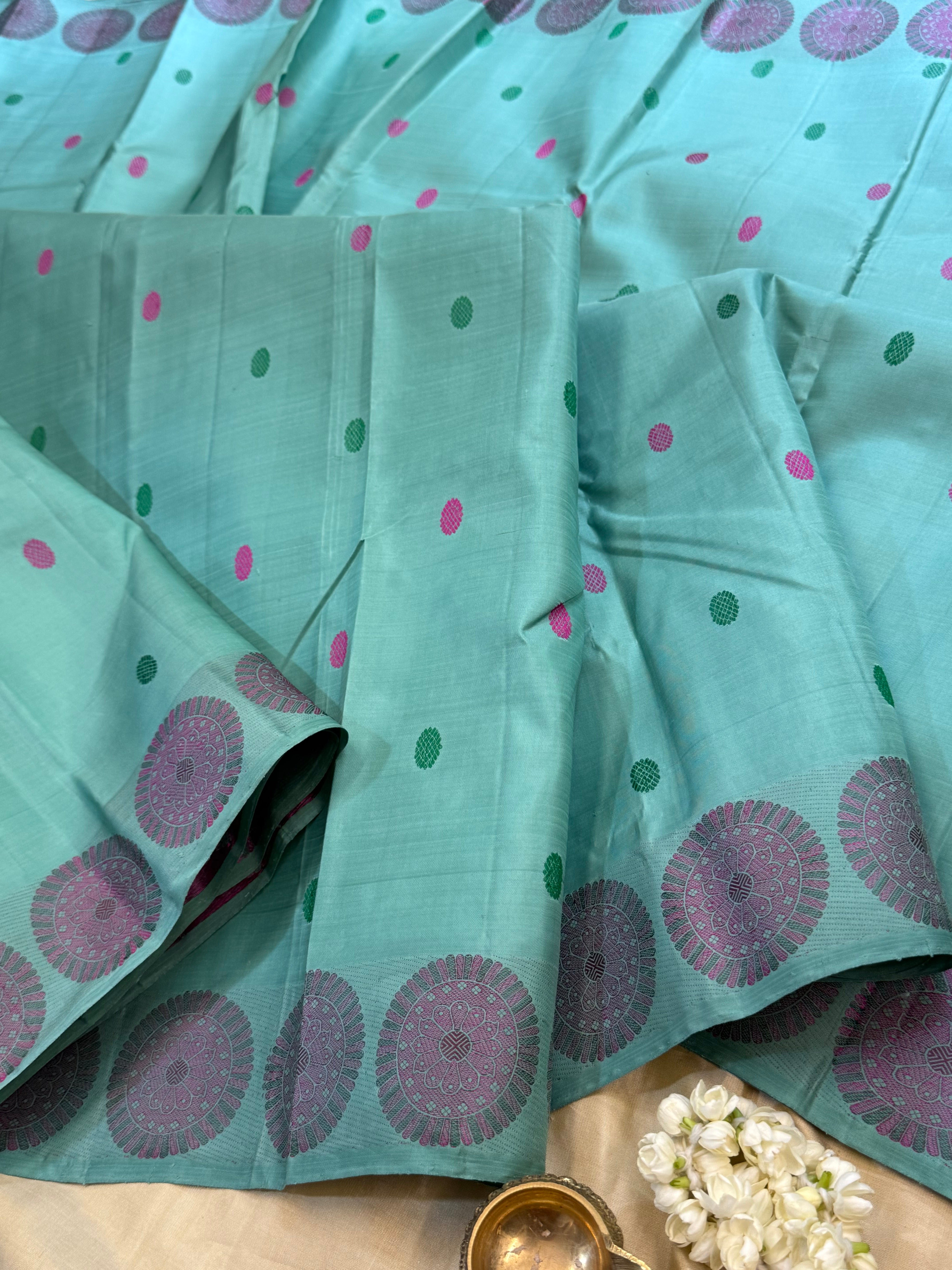 Sky blue round border butta / Arani silk