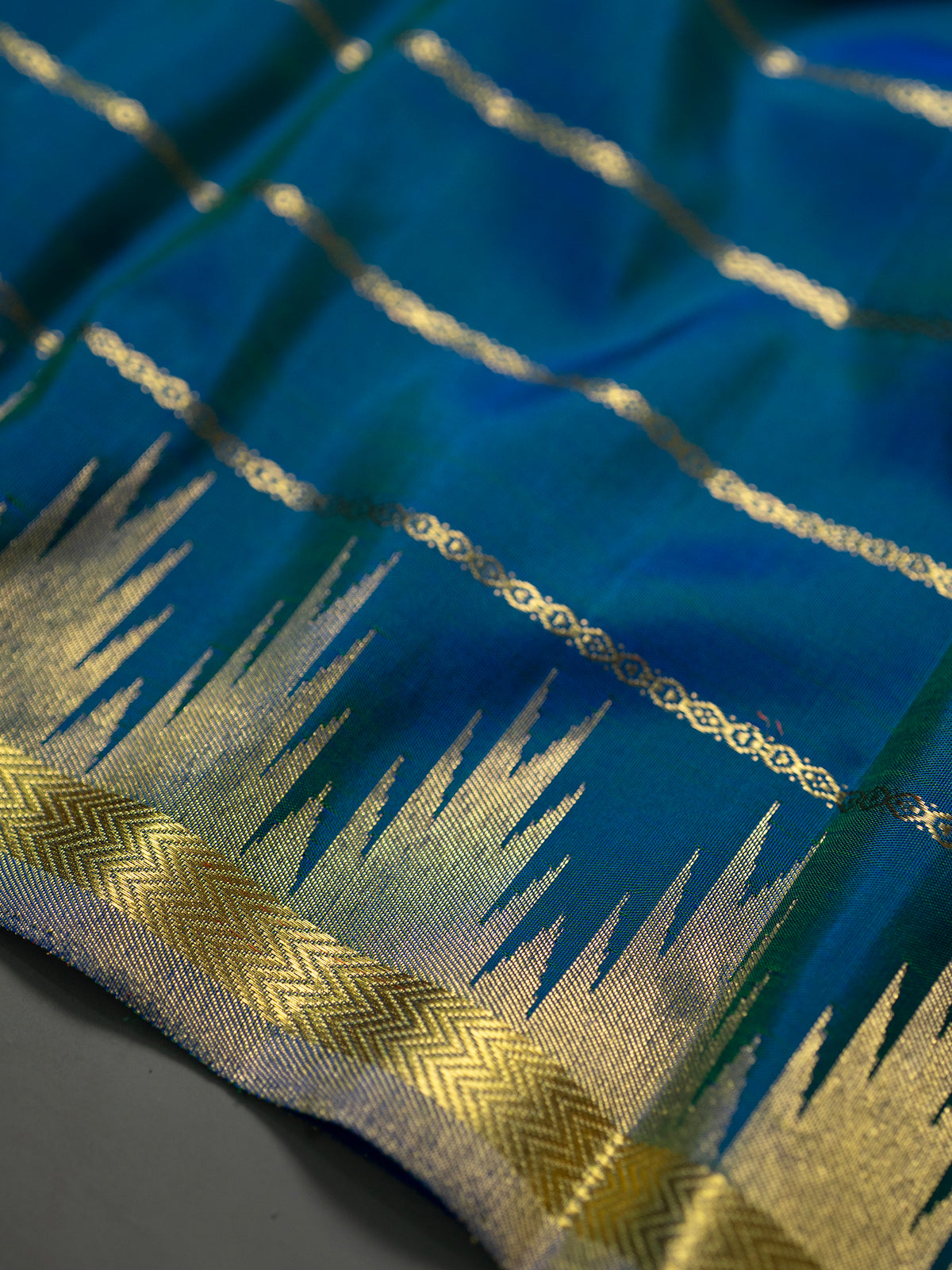 Mayilkazhuthu veldhari and 8 kol temple / Kanjipuram Silk Saree CLSA1024