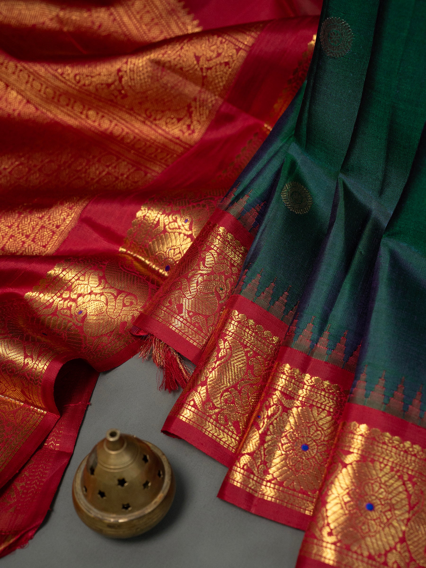 Mayilkazhuthu Korvai / pure Zari Kanjipuram Silk Saree CLSA11393
