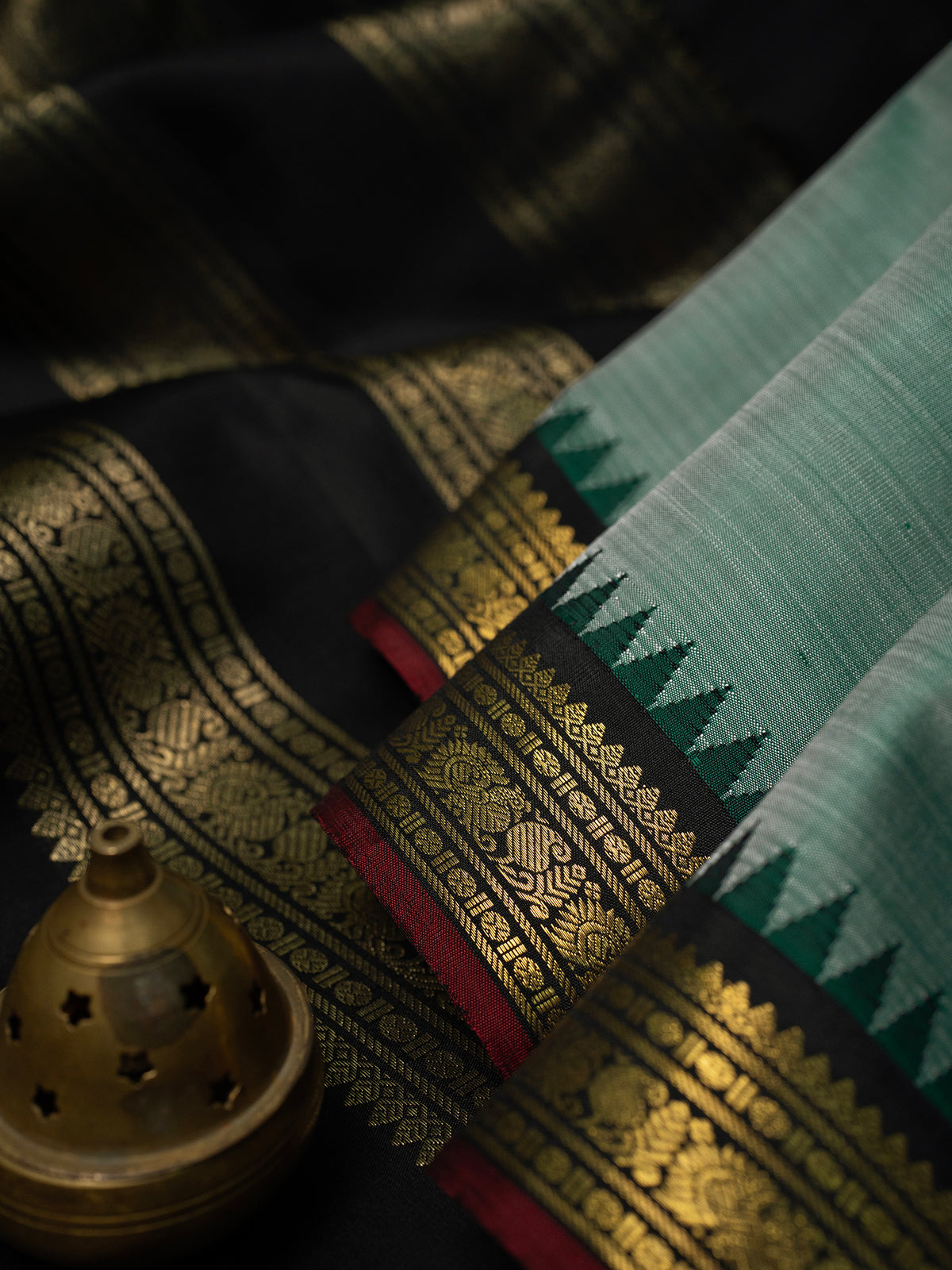 Unusual pastel green small temple /Kanjipuram Silk Saree CLSA11662