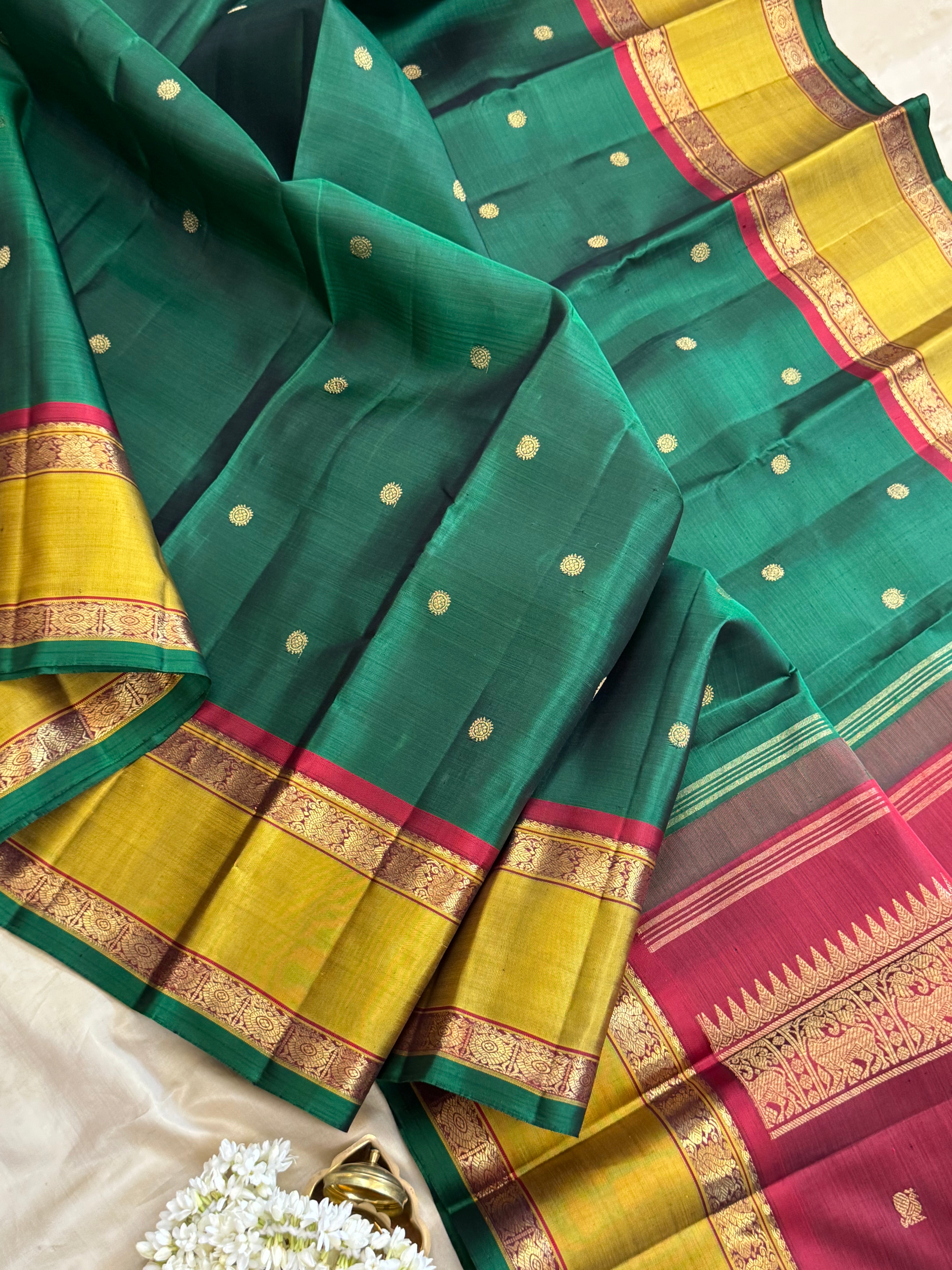 Forest green body chakram Butta rette pet border / kanjipuram silk CLSA10458