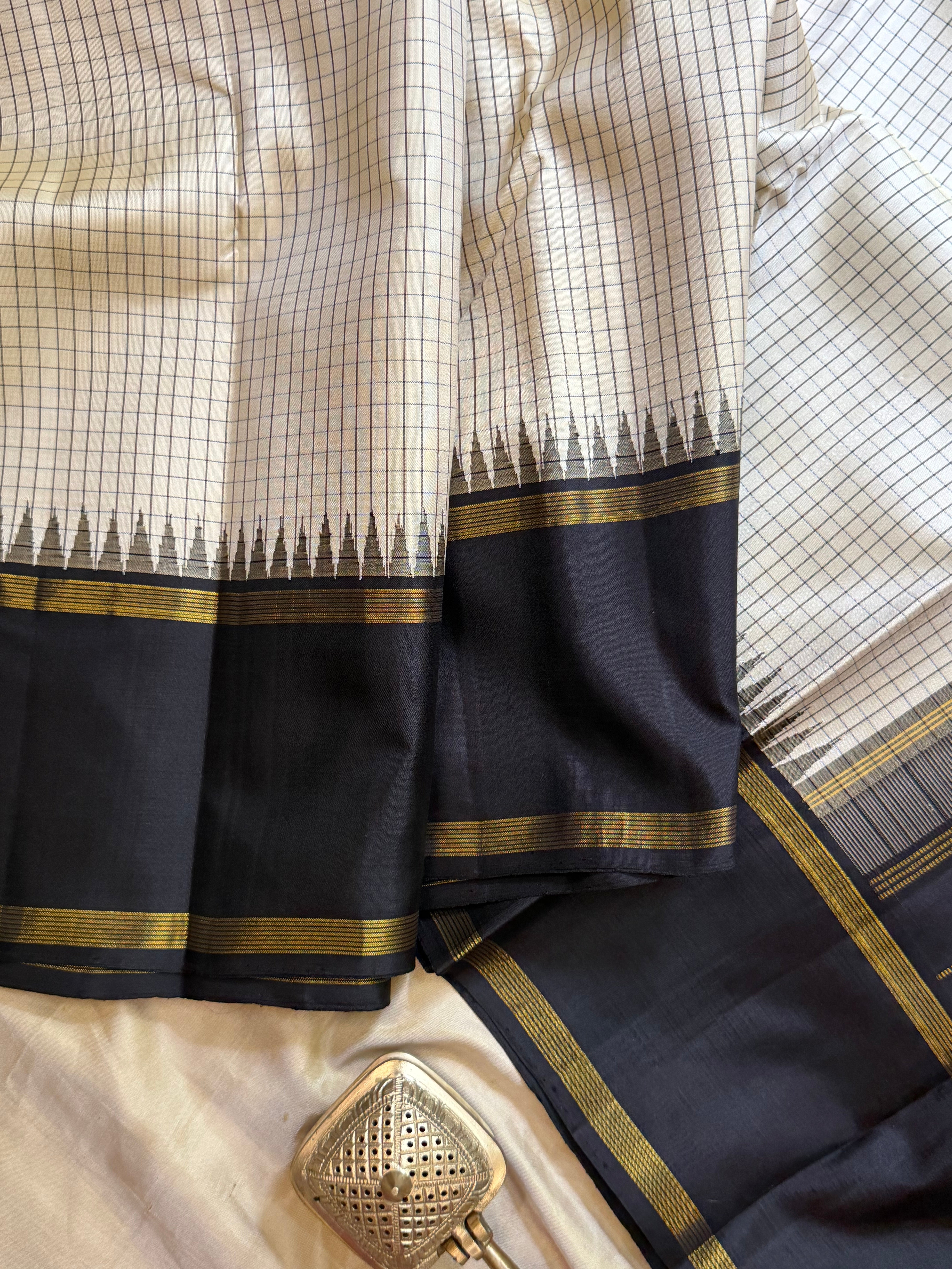 Black and white checks Korvai / Arani silk