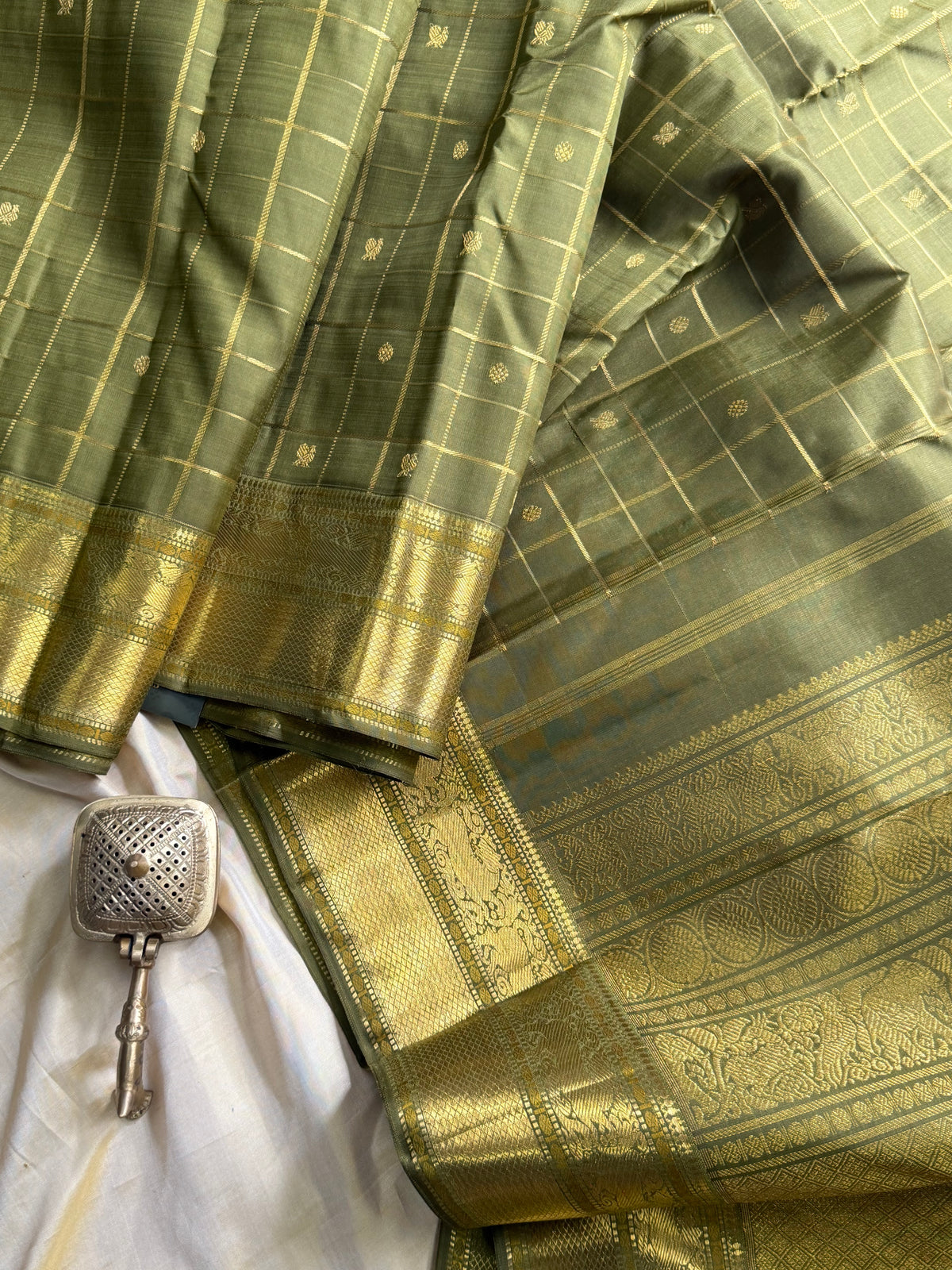 Chutney green Kattam Butta Korvai pure Kanjipuram silk