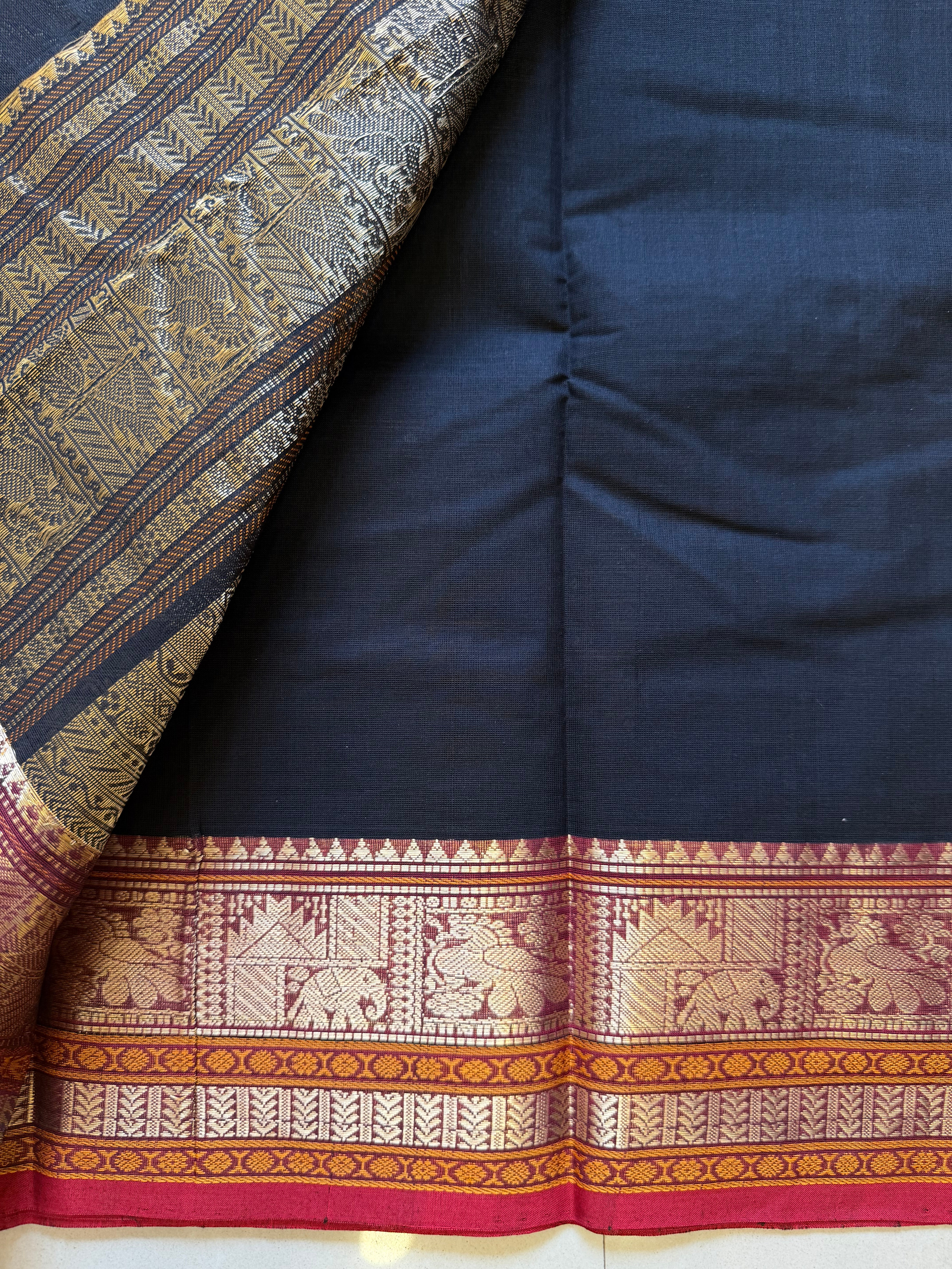 Black Zari pet diamond Laksham Butta / Kanchi cotton