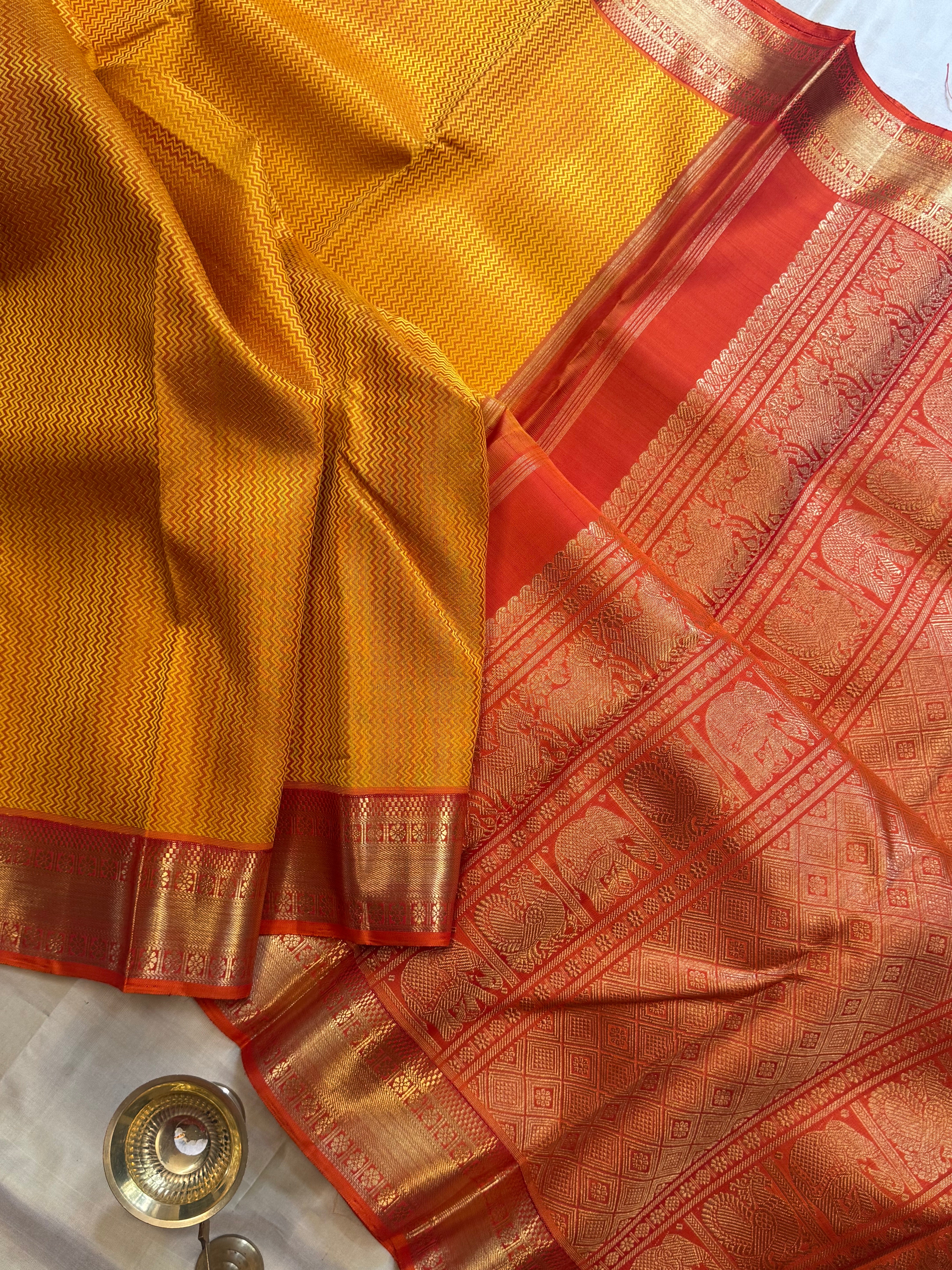 Double tone yellow vangi style body : kanjipuram silk