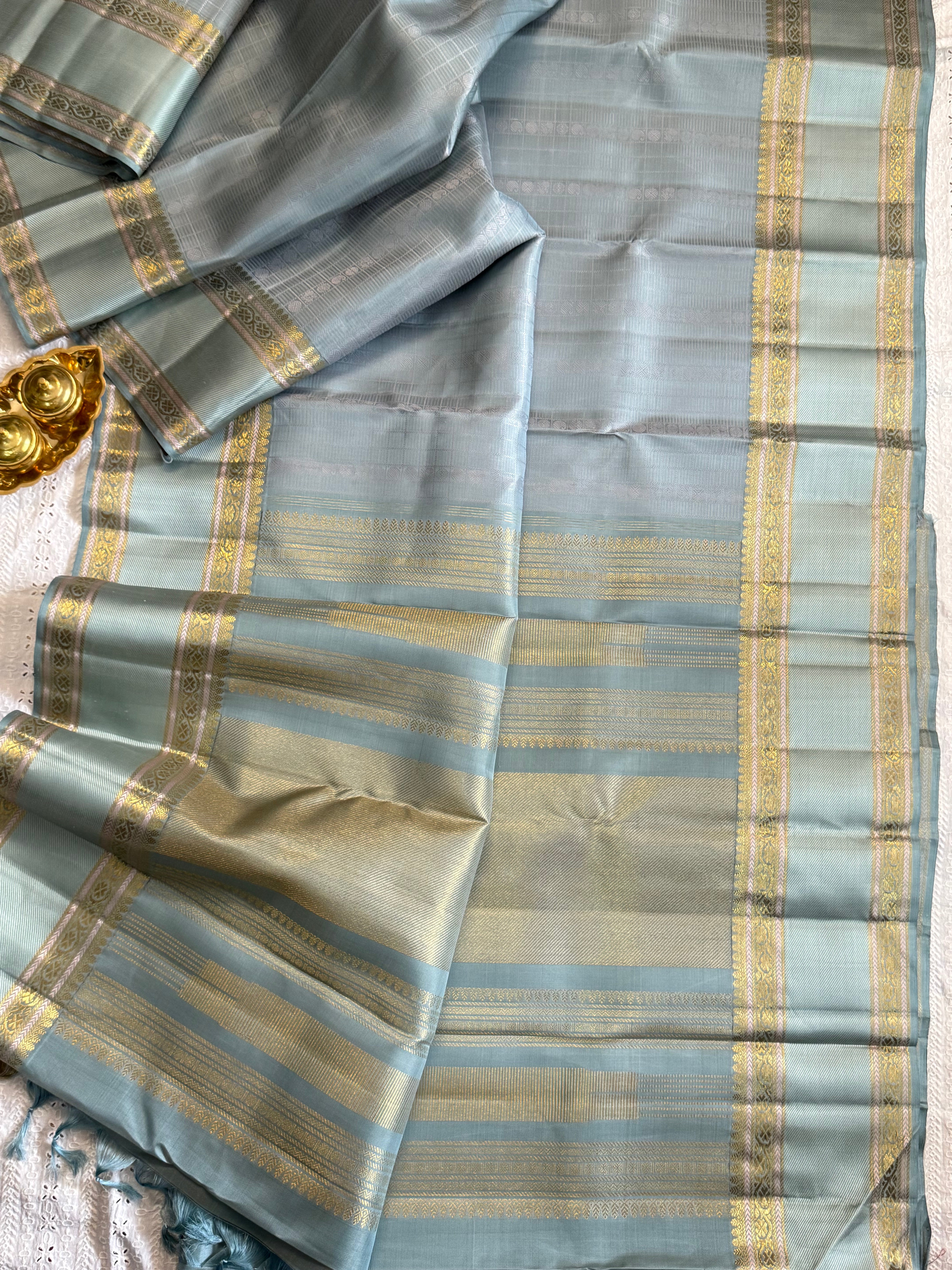 Powder blue kattam butta / Kanjipuram silk