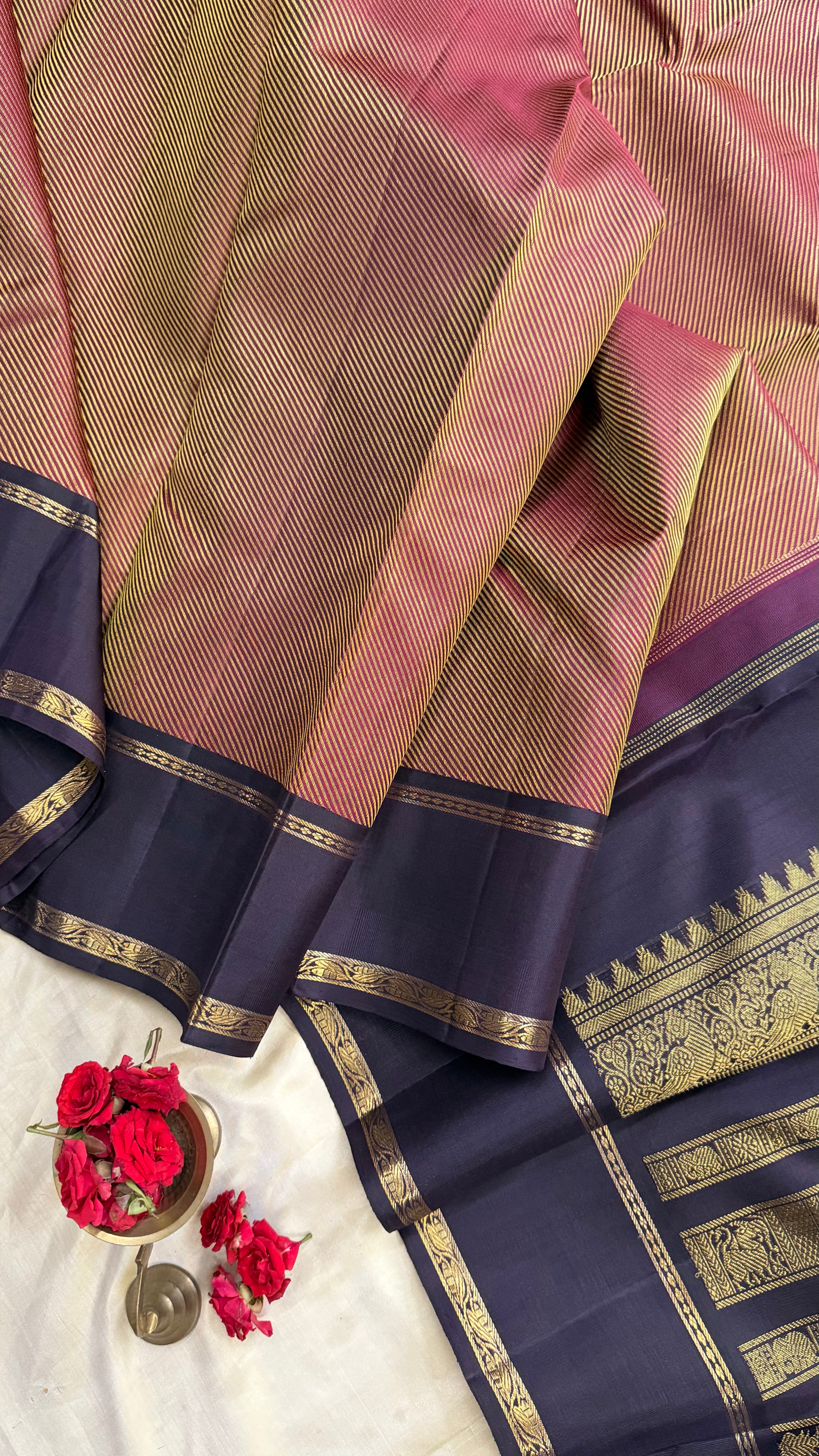 Wine shade Lehariya black border / Kanjipuram Silk