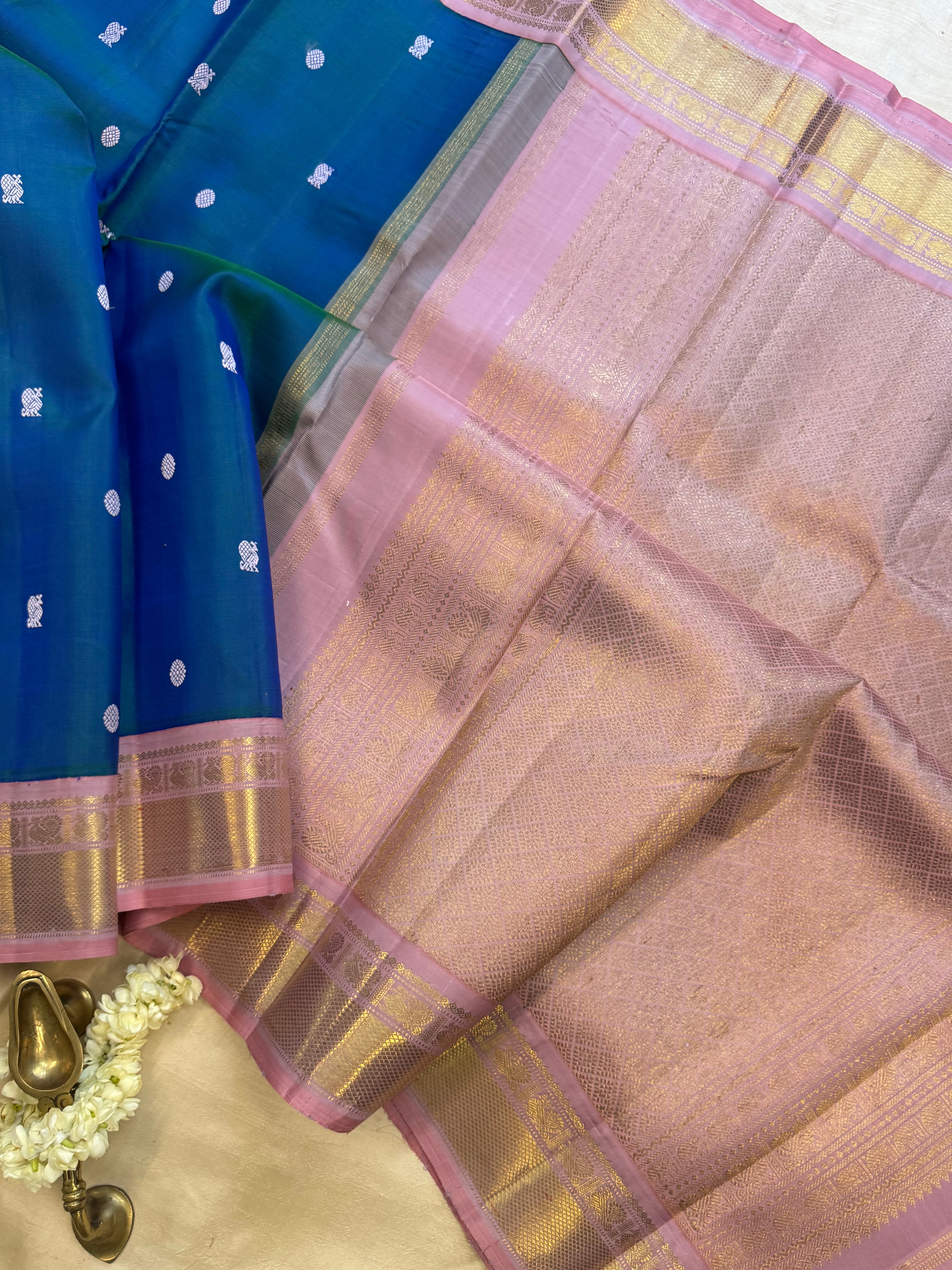 Mayilkazhuthu kai korvai / kanjipuram silk