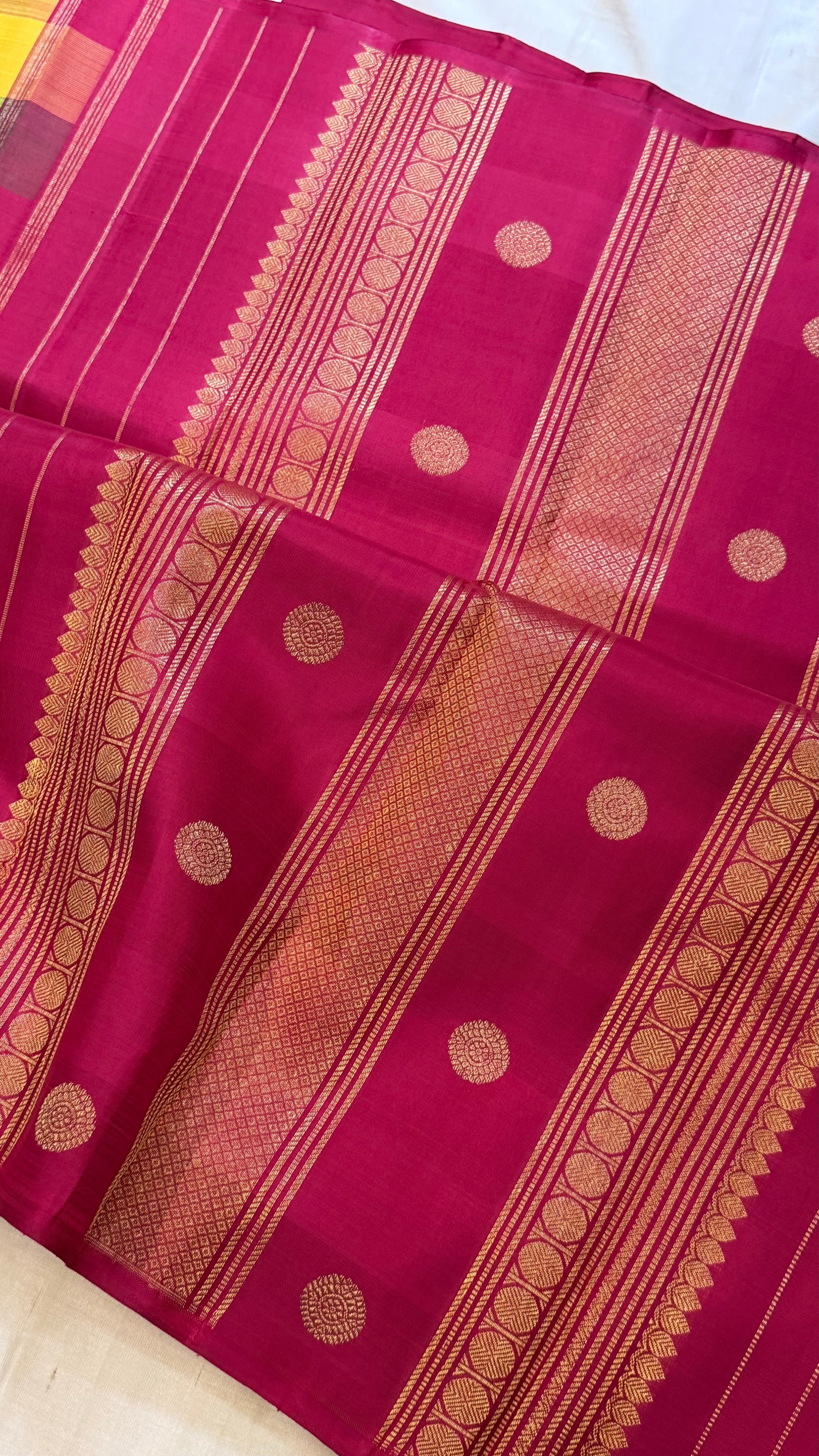 Paalum pazhamum checks Iruthalaipakshi butta/ kanjipuram silk