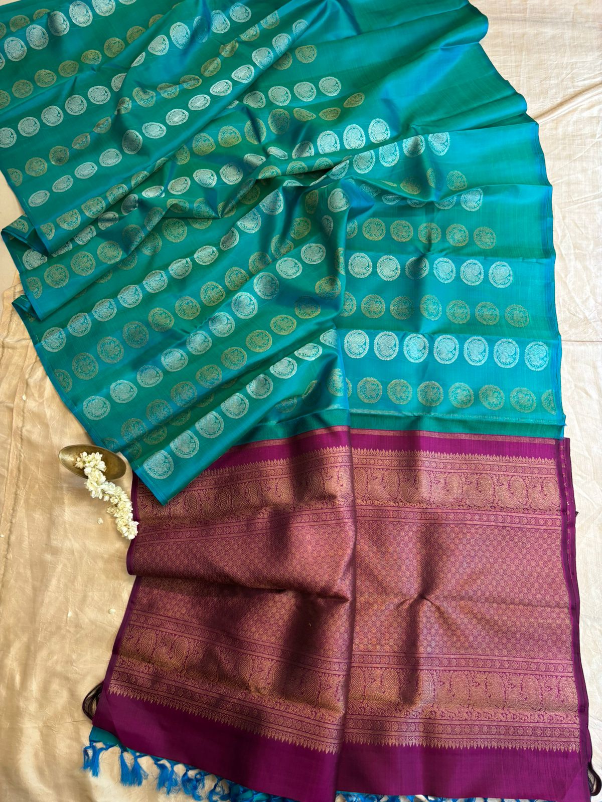 Blue shot green annam and yazhi round butta lines / kanjipuram silk
