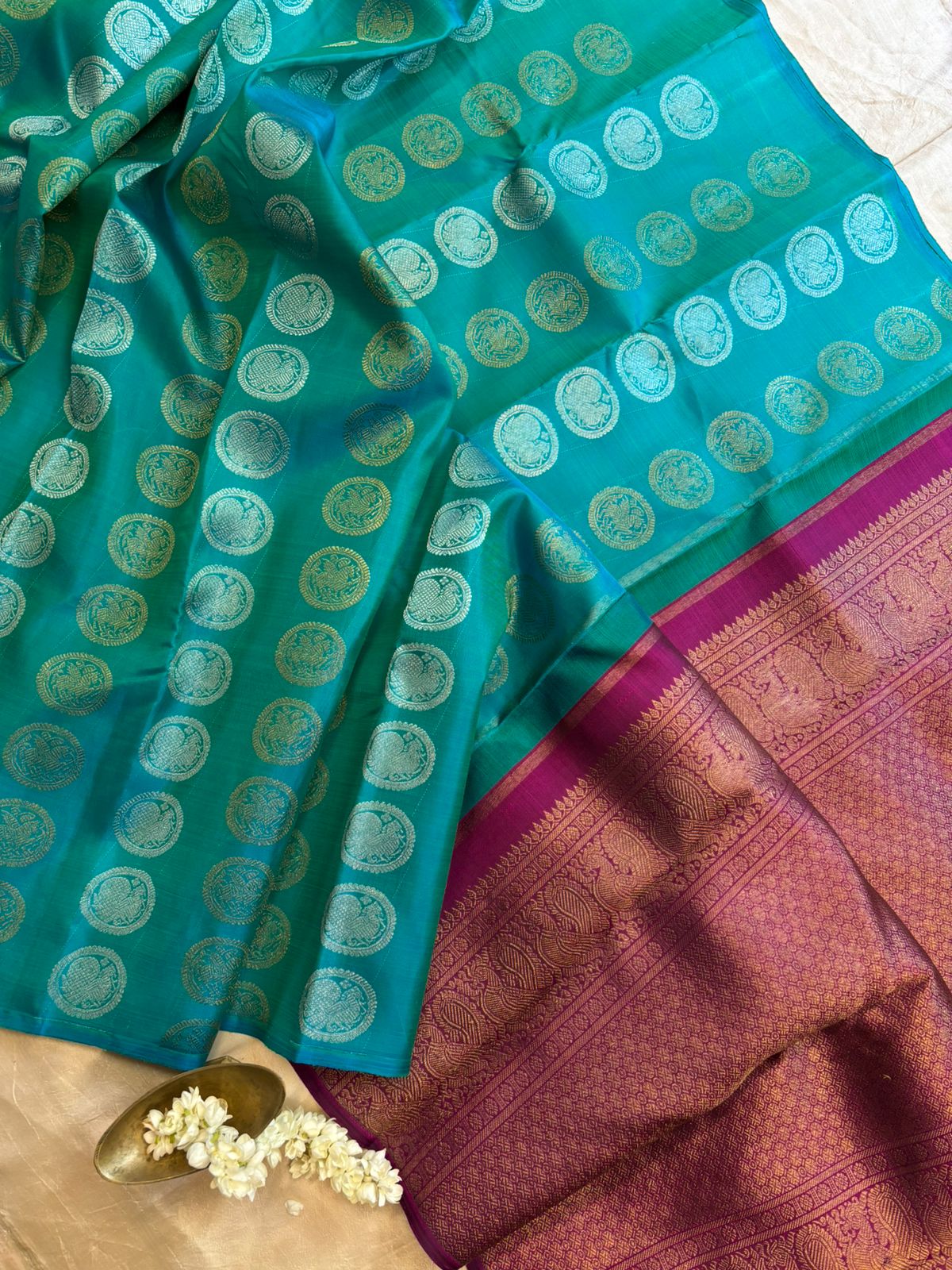Blue shot green annam and yazhi round butta lines / kanjipuram silk