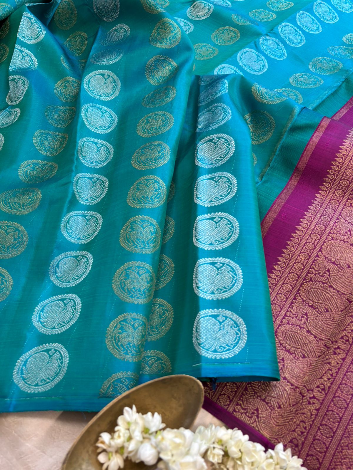 Blue shot green annam and yazhi round butta lines / kanjipuram silk
