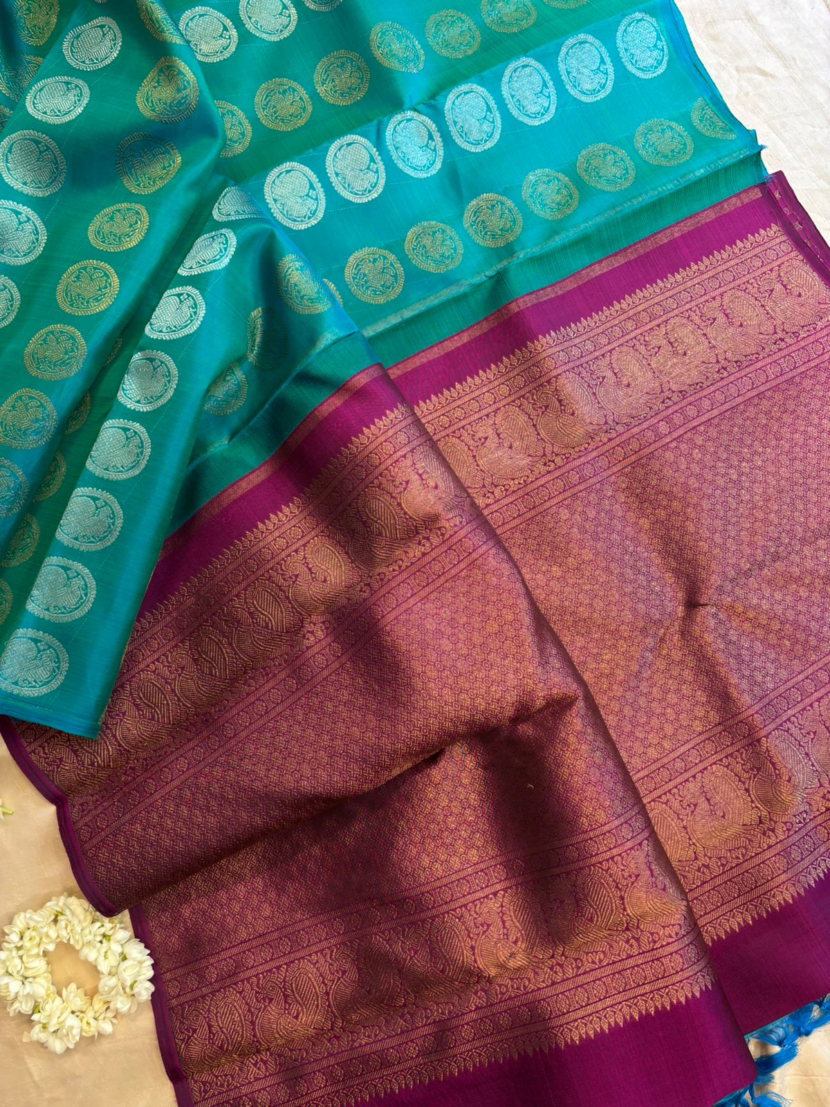 Blue shot green annam and yazhi round butta lines / kanjipuram silk