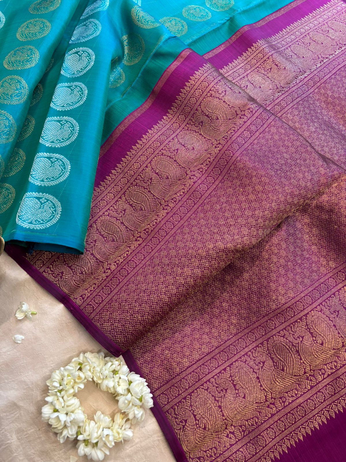 Blue shot green annam and yazhi round butta lines / kanjipuram silk