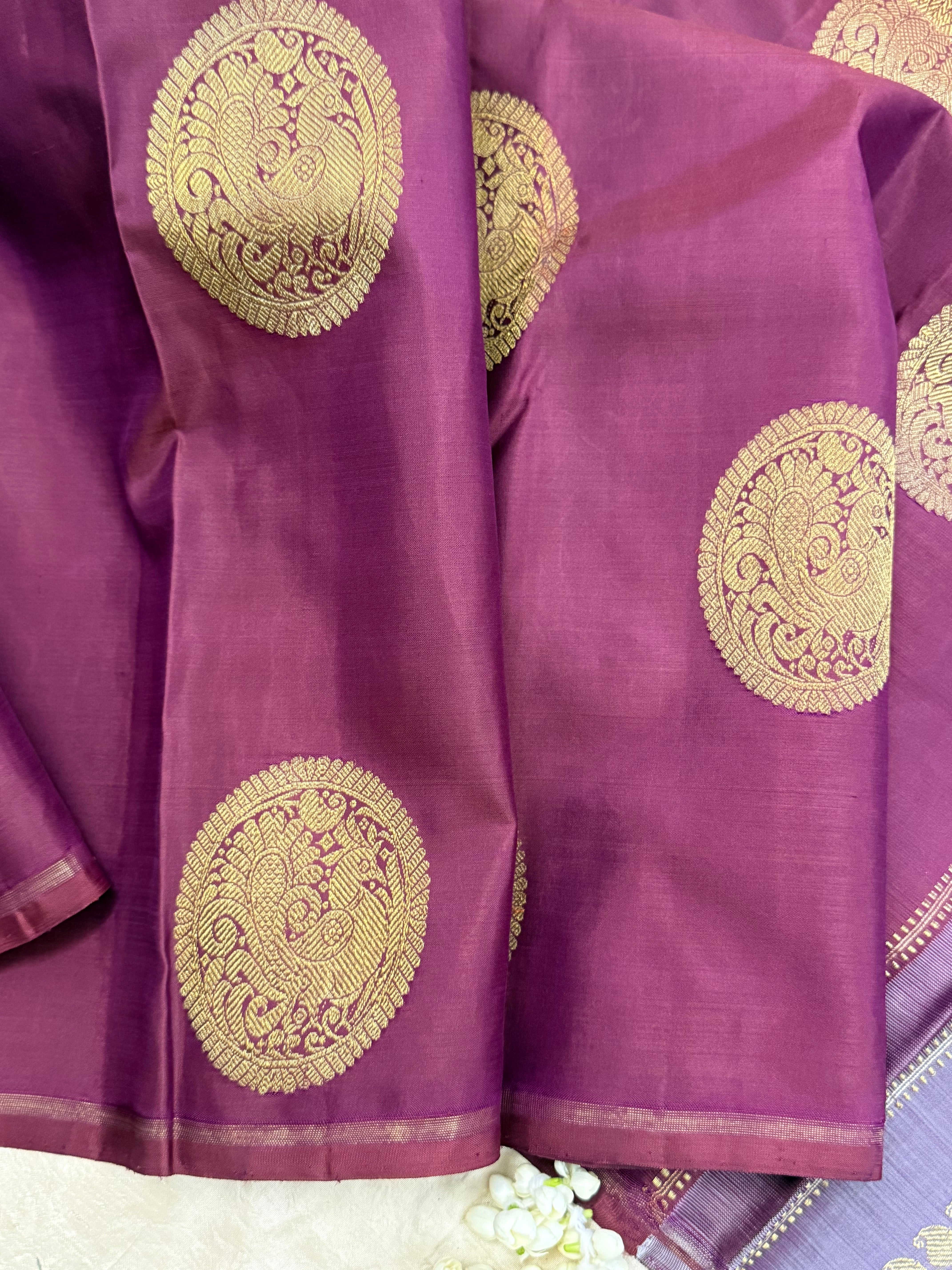 Deep paaku big annam round butta / Kanjipuram silk
