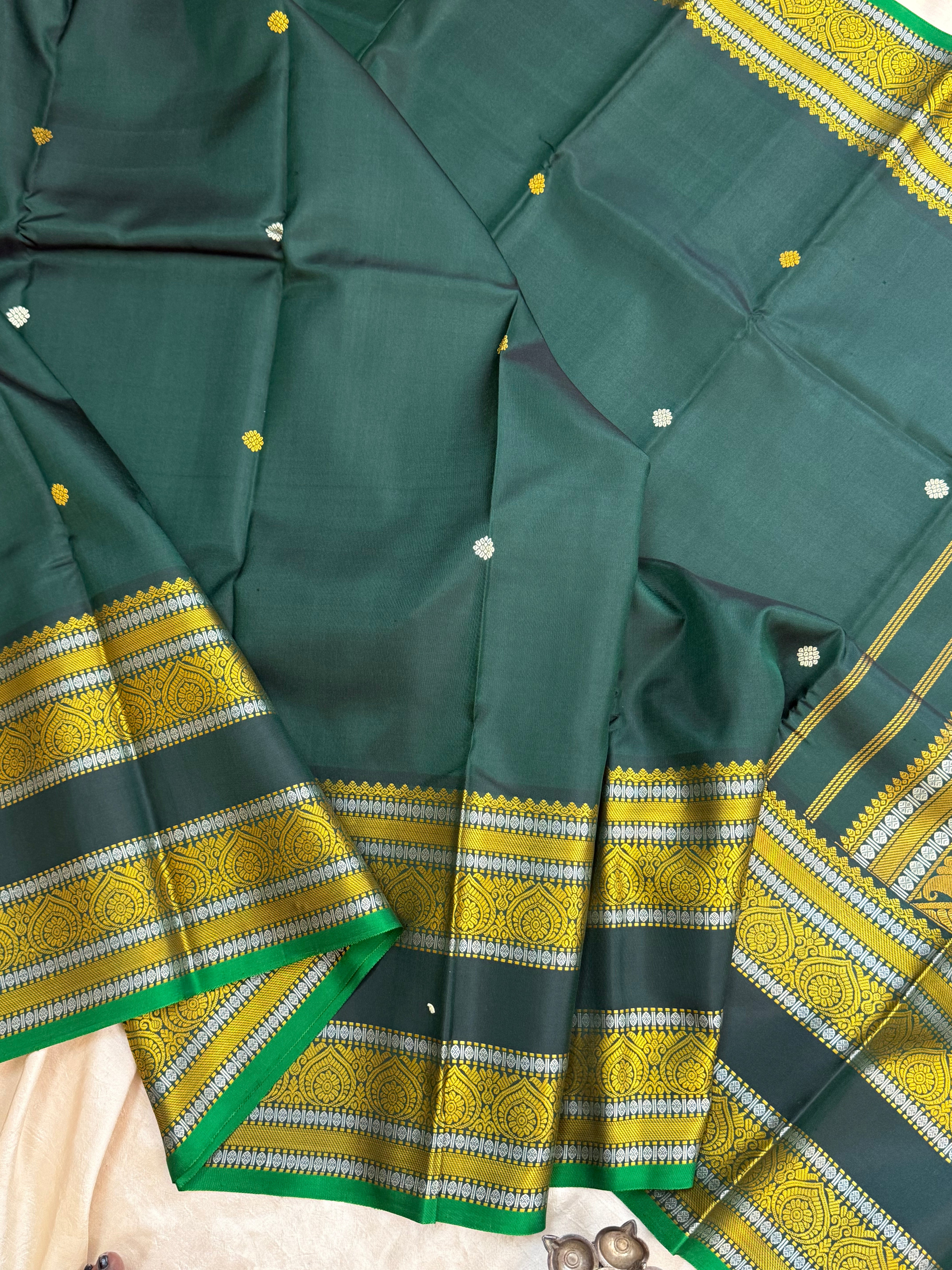 Green retta jadanagam pet threadwork/ Special edition silk saree