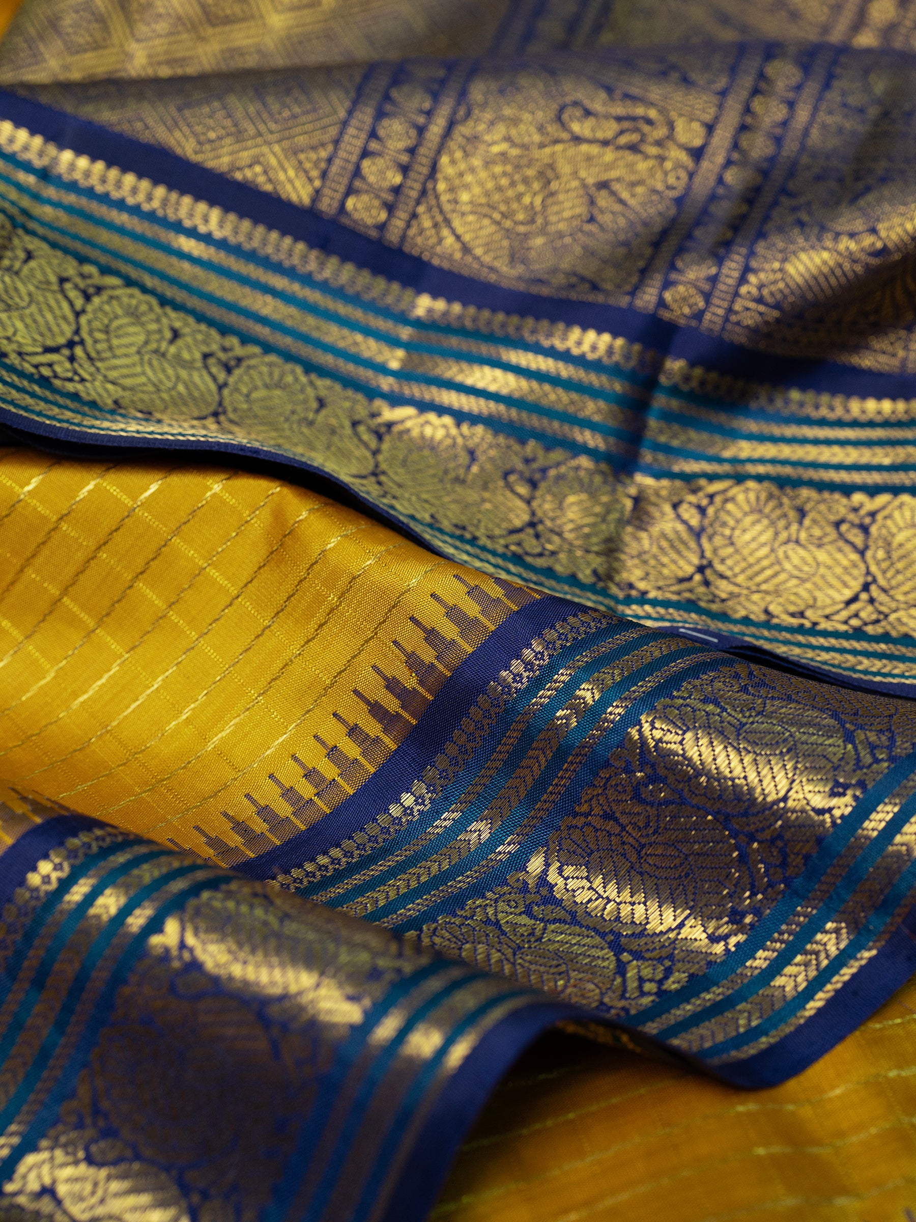Veldhari Kattam with temple Korvai / Kanjipuram Silk Saree CLSA10622